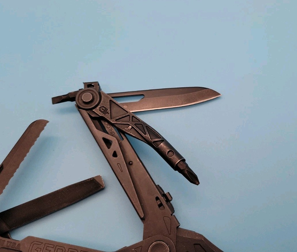 Gerber Center Drive Multi-Tool – Pliers, Knife, Screwdrivers – Black – USA