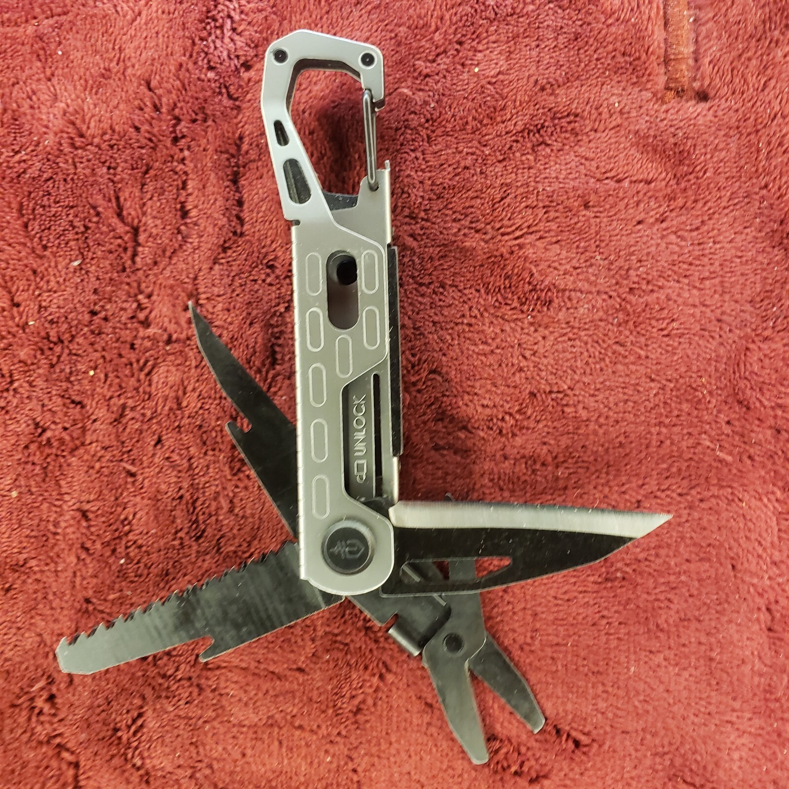Gerber Gear Stake Out 11-in-1 Multi-tool Tent Stake Puller Carabiner Graphite co