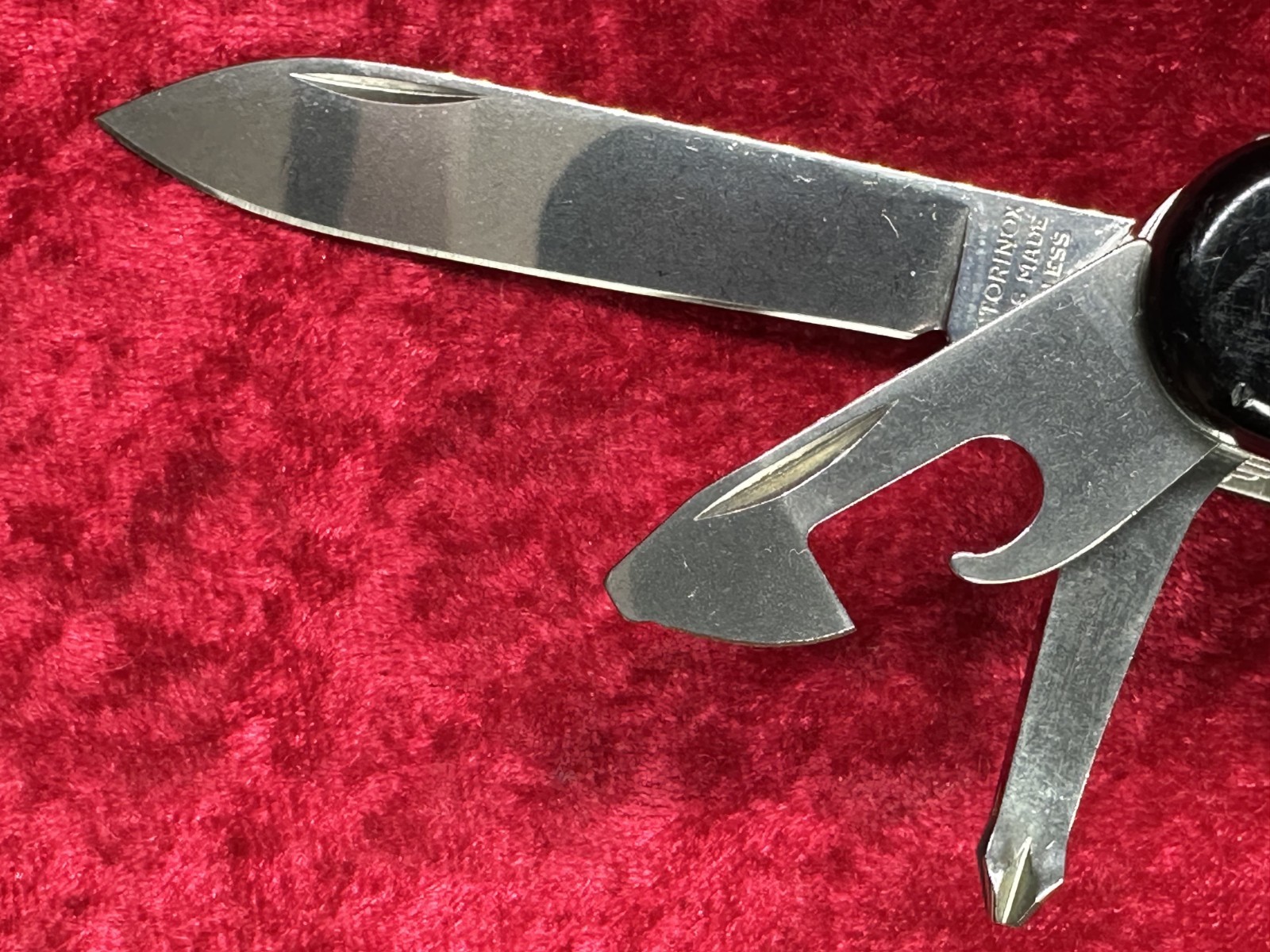 Victorinox SwissChamp Black Swiss Army Knife 91mm 22 Tool 8 Layer (689)