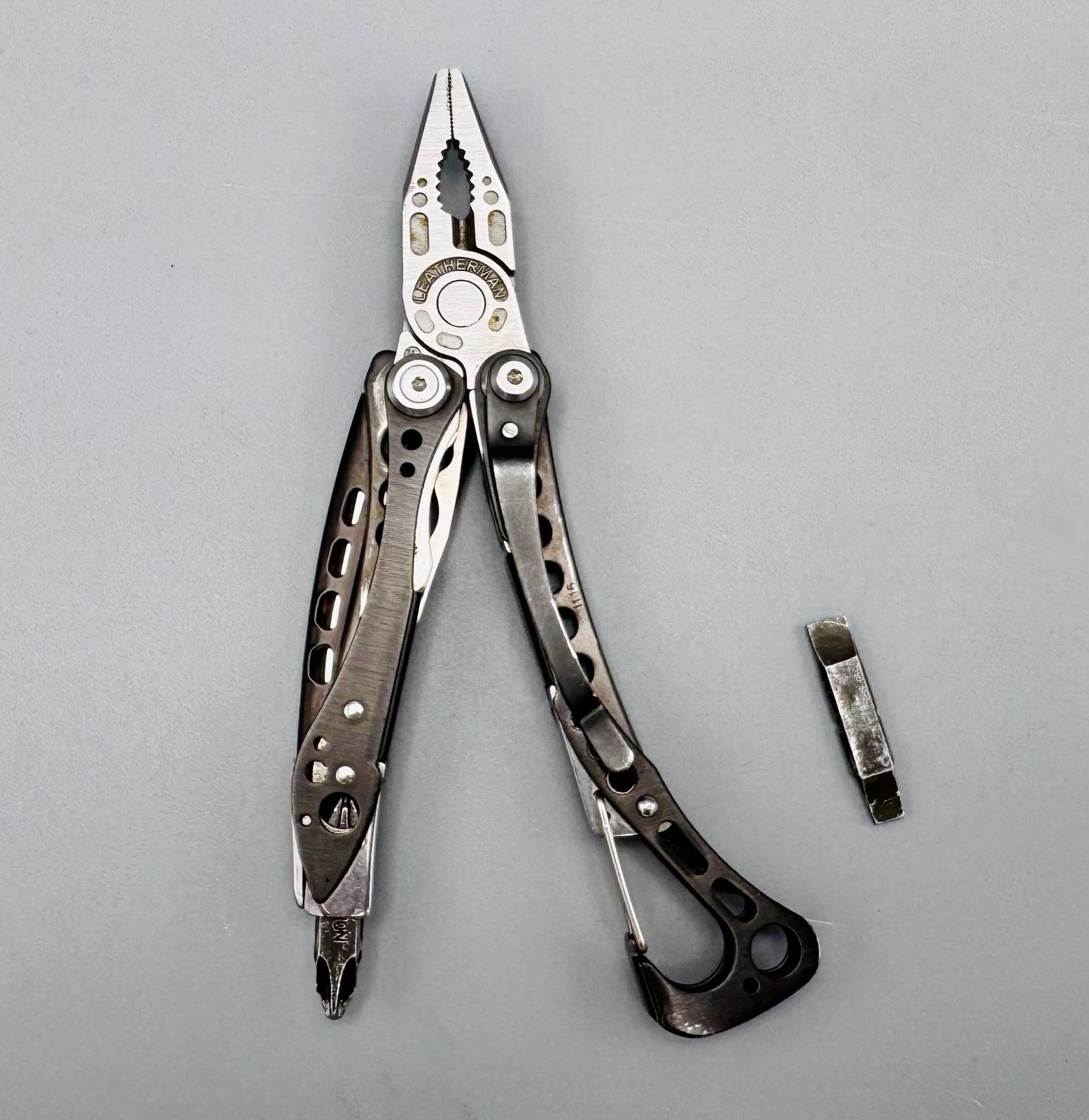 Leatherman Skeletool CX Carbon Fiber 154CM Multi-Tool w/ Box & Bit Used