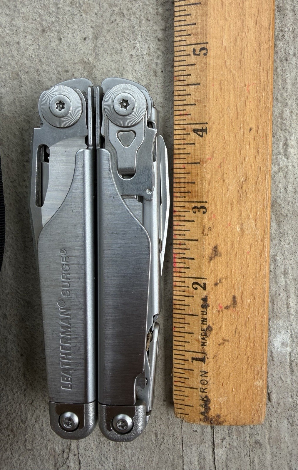 LEATHERMAN SURGE MULTI-TOOL IN BLACK NYLON SHEATH, EXCELLENT OVERALL USED!