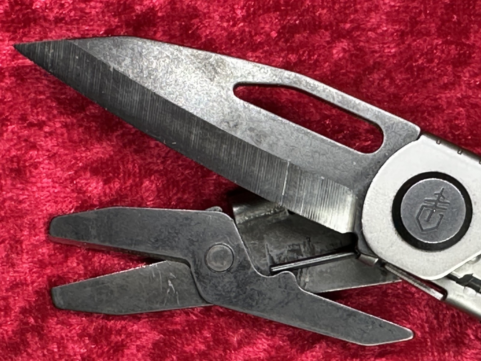 Gerber StakeOut Graphite Multi-Tool 10 Function 9 Tools Knife Carabiner (587)