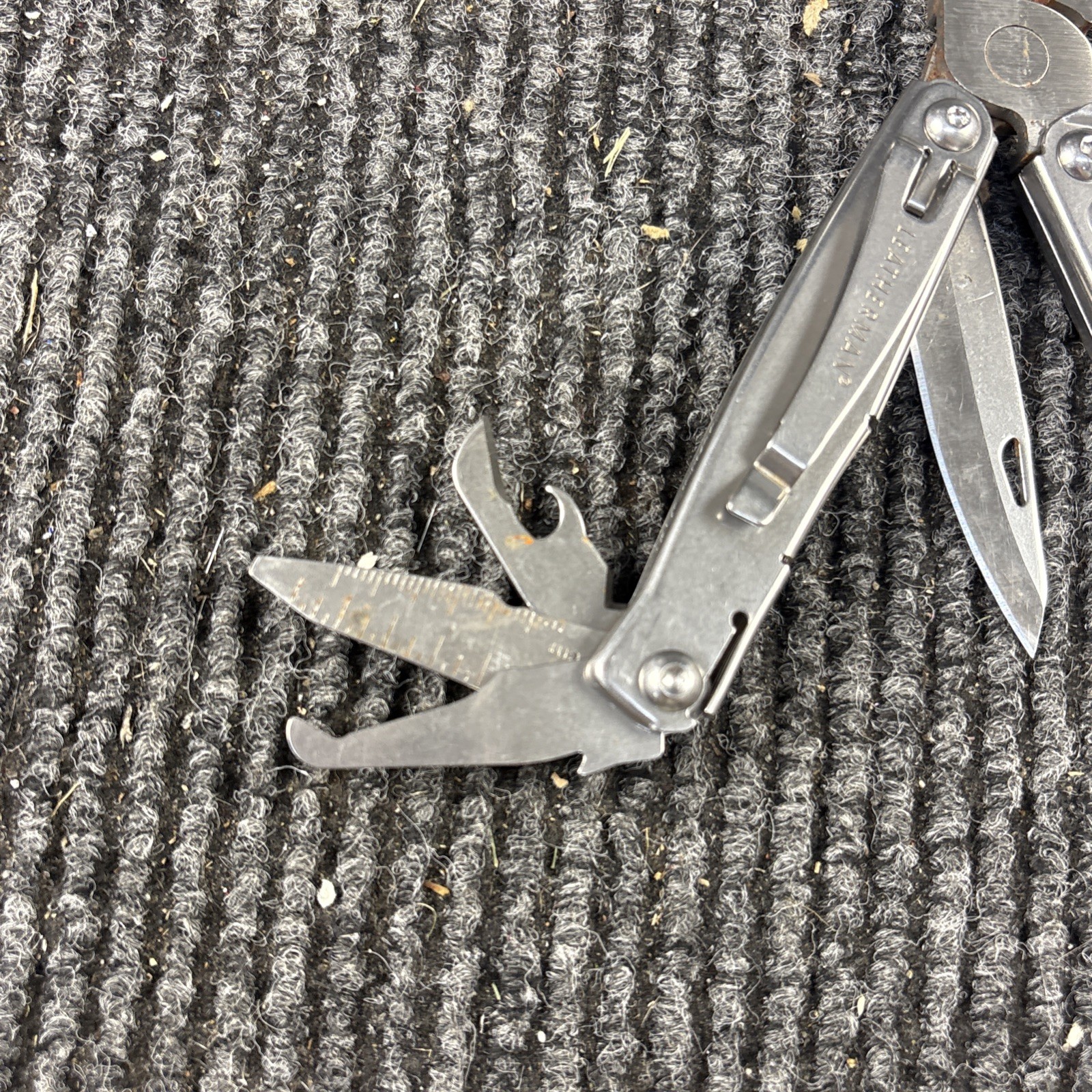 Leatherman Rev 3.8″ Multi-Tool, Stainless! USED (050)