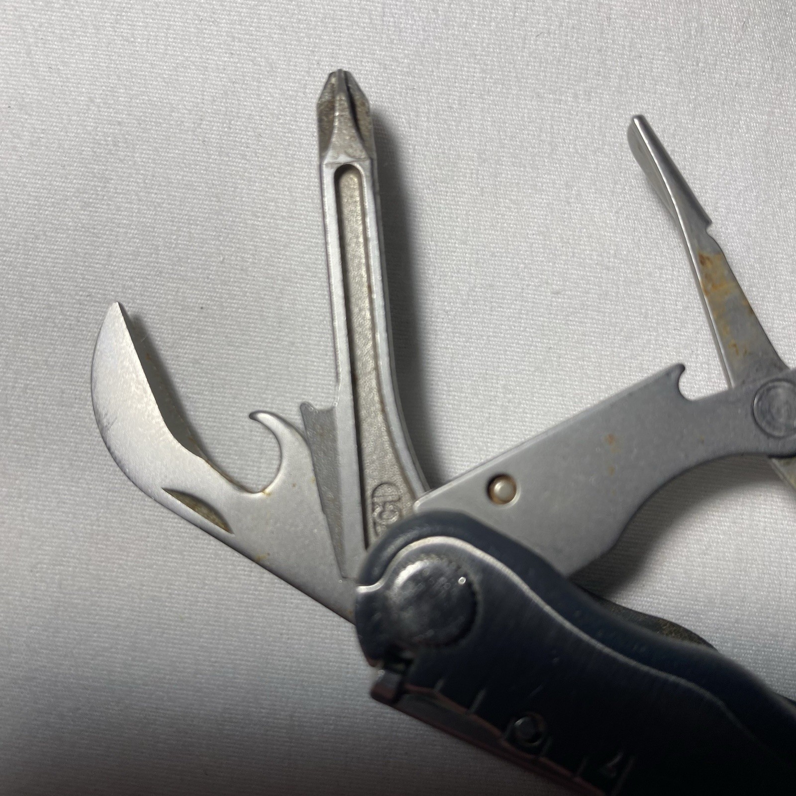 Leatherman Fuse Stainless Steel Folding Multi-Tool, Utility, Chips/Cracks
