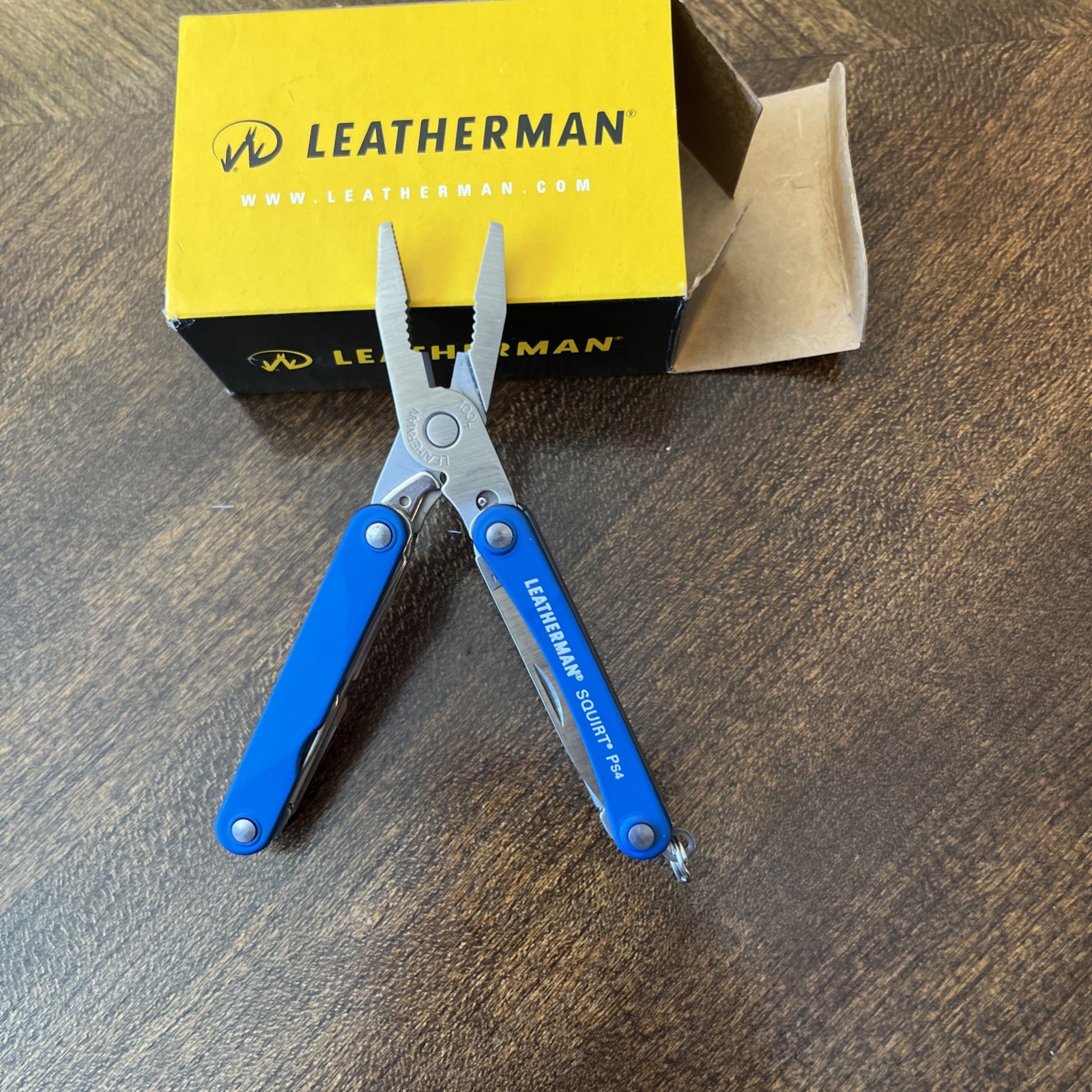 New in Box – Leatherman SQUIRT PS4 Multi-Tool With Pliers Scissors Knife BLUE!