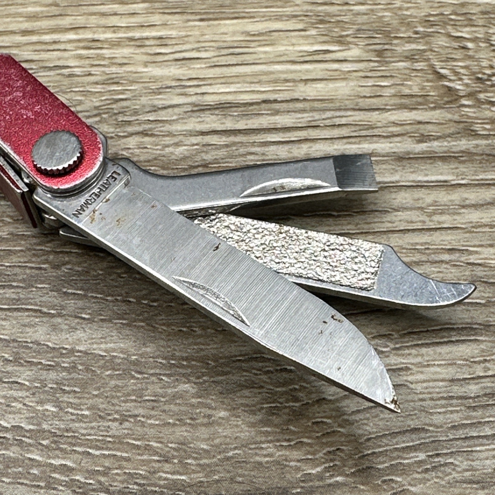 Leatherman Micra Multi-Tool, Knife, Scissors, Key Ring, Red!