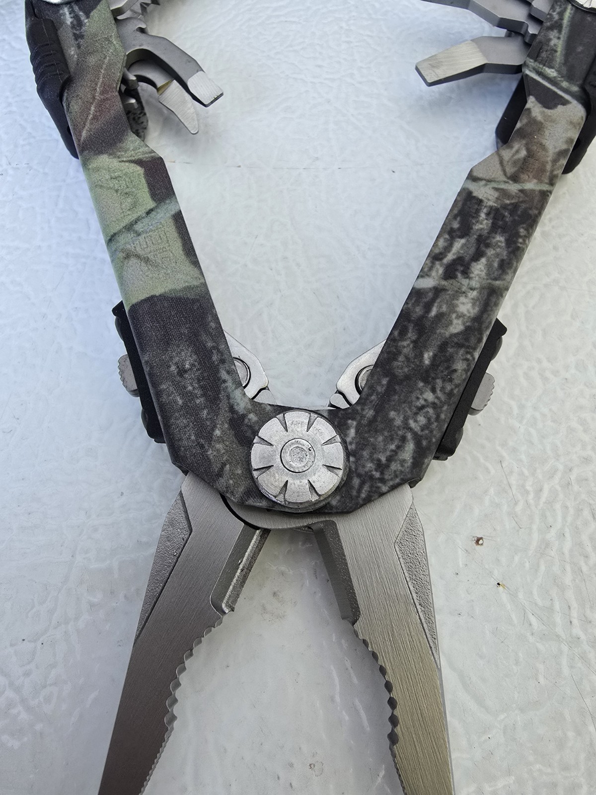 Gerber Diesel Camo Multi-Plier Multi Tool Needle Nose w/ Gerber Sheath