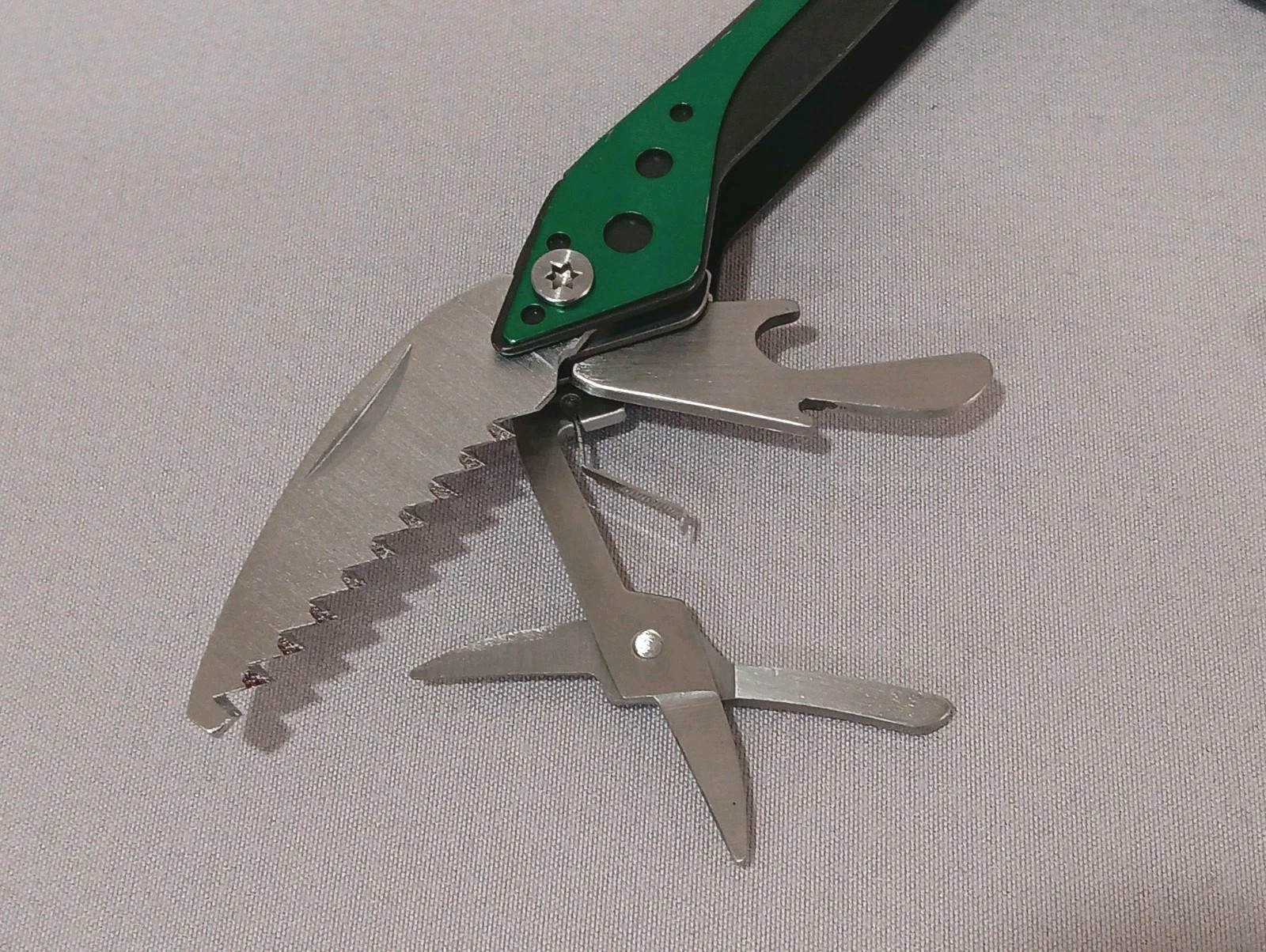 Cabela’s Multi-Tool 7-in-1 Pocket Knife Folding Pliers Stainless Green Camping