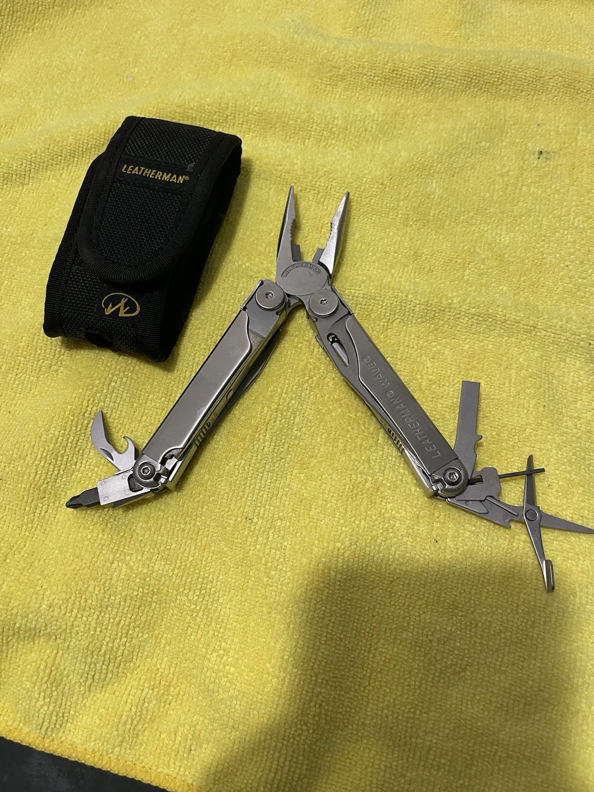 Leatherman Wave Multi-Tool with Nylon Sheath Stainless Steel