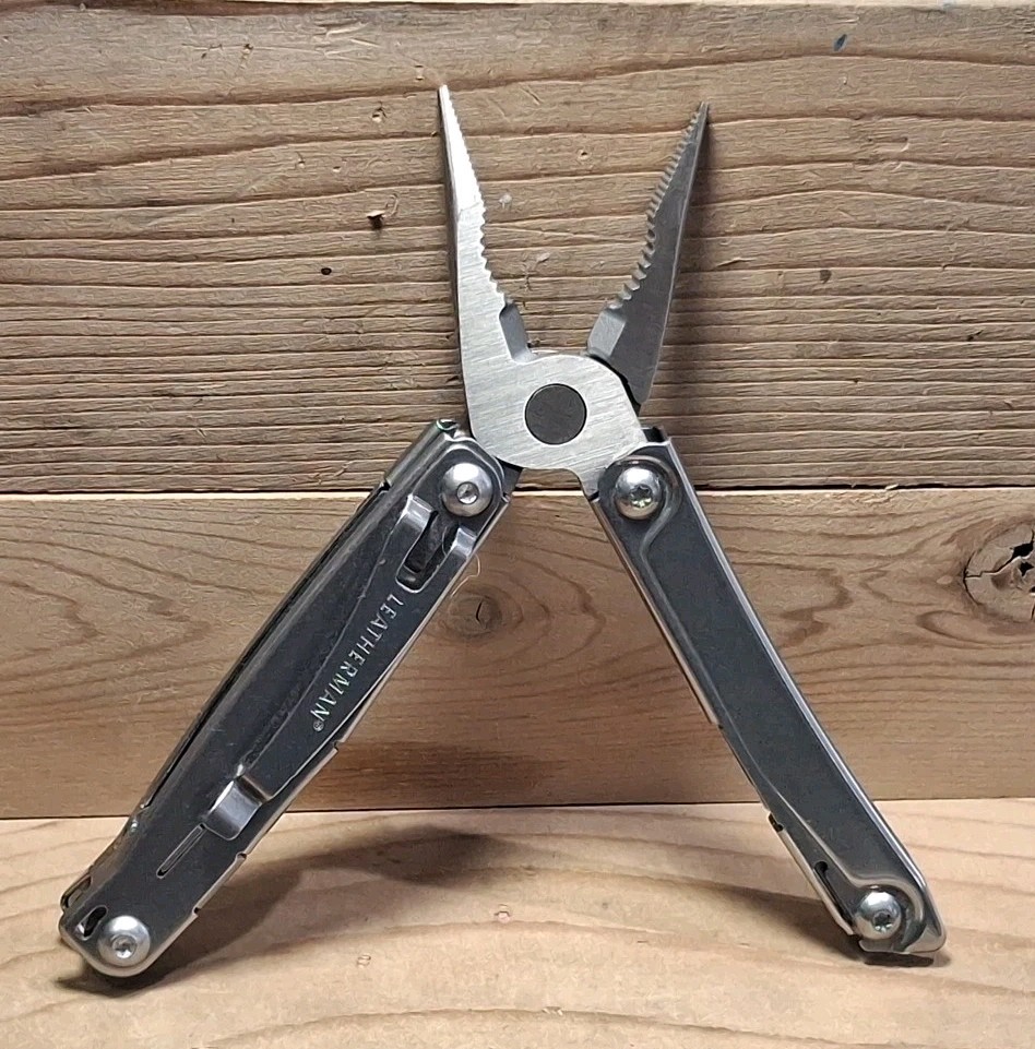 LEATHERMAN BOLSTER MULTI-TOOL EXCELLENT CONDITION SEE PICTURES FOR MORE DETAILS