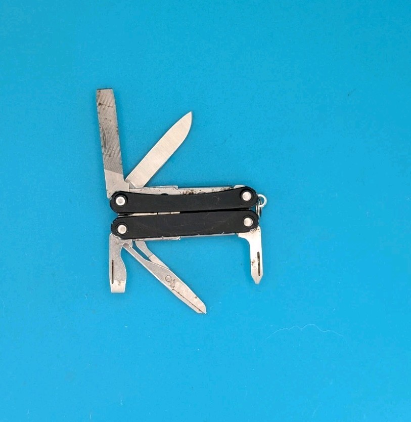 Leatherman SQUIRT PS4 Multi-Tool! BLACK! *broken scissors spring*