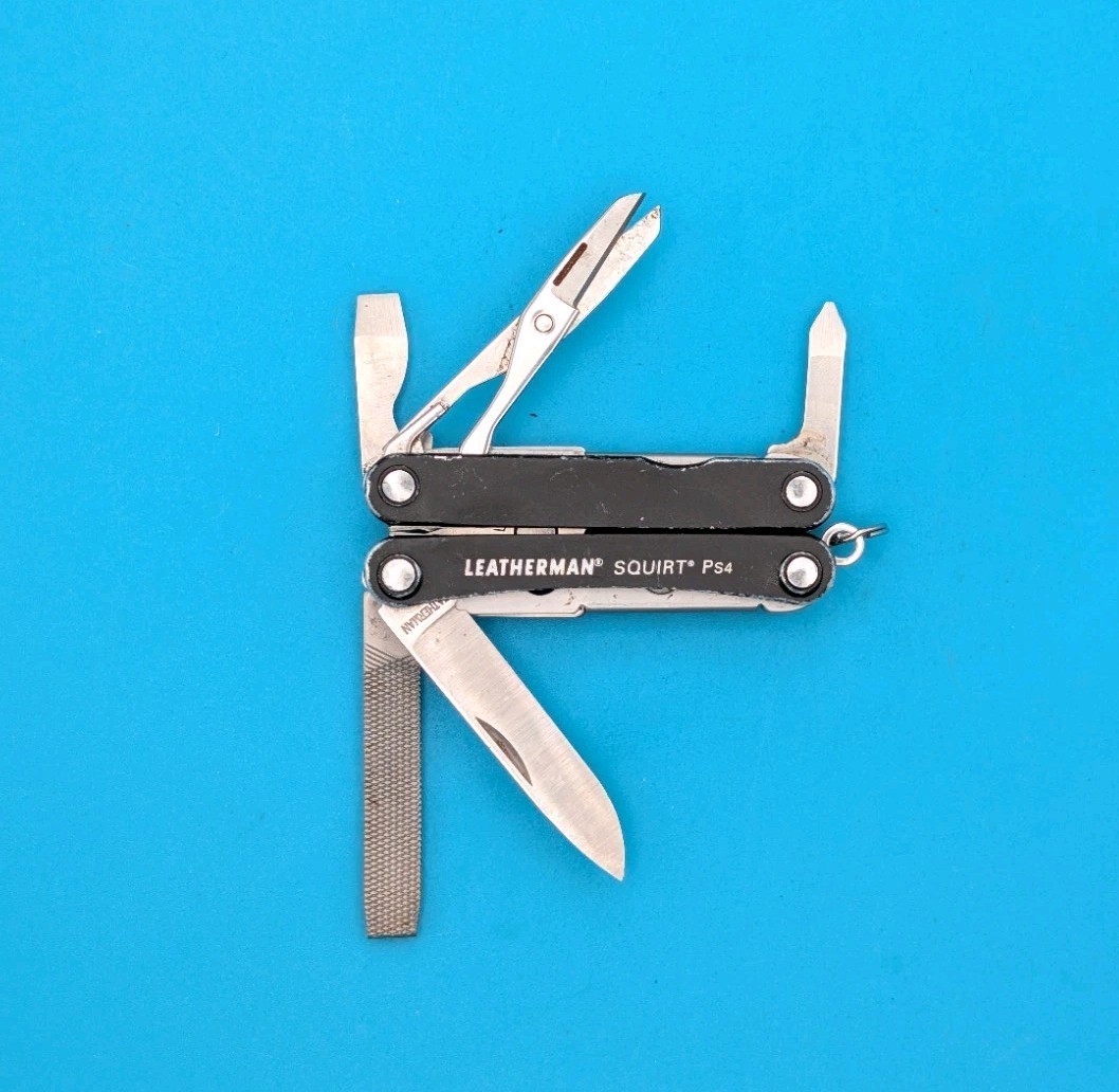Leatherman SQUIRT PS4 Multi-Tool! BLACK! *broken scissors spring*