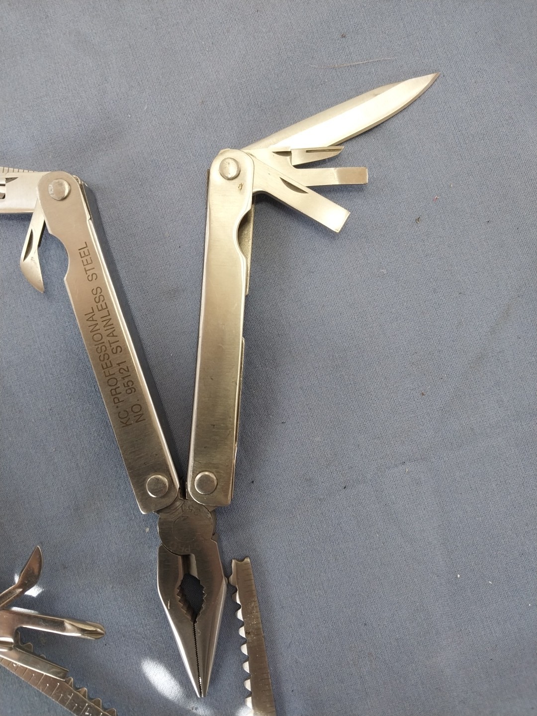 4 multi tools pliers screwdriver knife saw