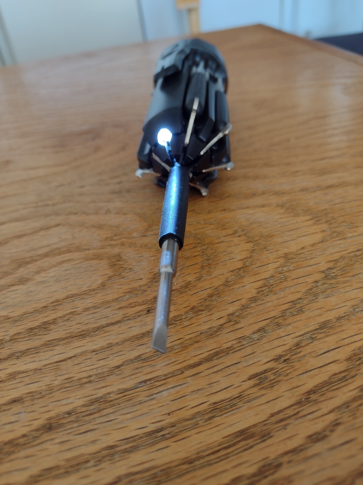Leed’s Led Light Multitool Seven Screw Drivers Two Lights Tested