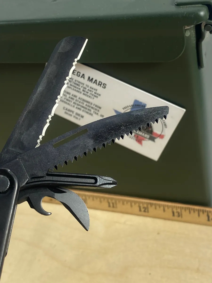 Leatherman Rebar #R10. Looks/feel brand new. (MSRP $99.95 NEW)