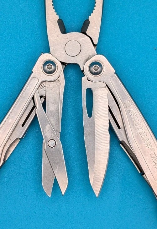 LEATHERMAN WINGMAN MULTI-TOOL! FAST SHIPPING!