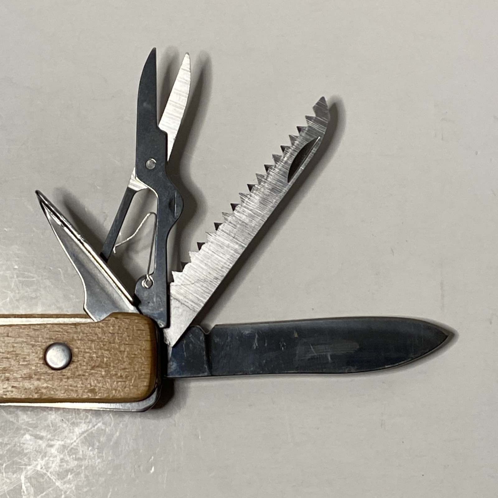 Huckleberry Multi-tool Pocket Knife with Scissors, Saw, and Wood Handle