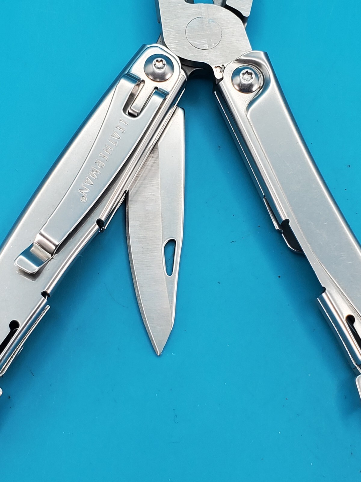 Leatherman Rev 3.8″ Multi-Tool, Stainless! *MINOR RUST ON ITEM*