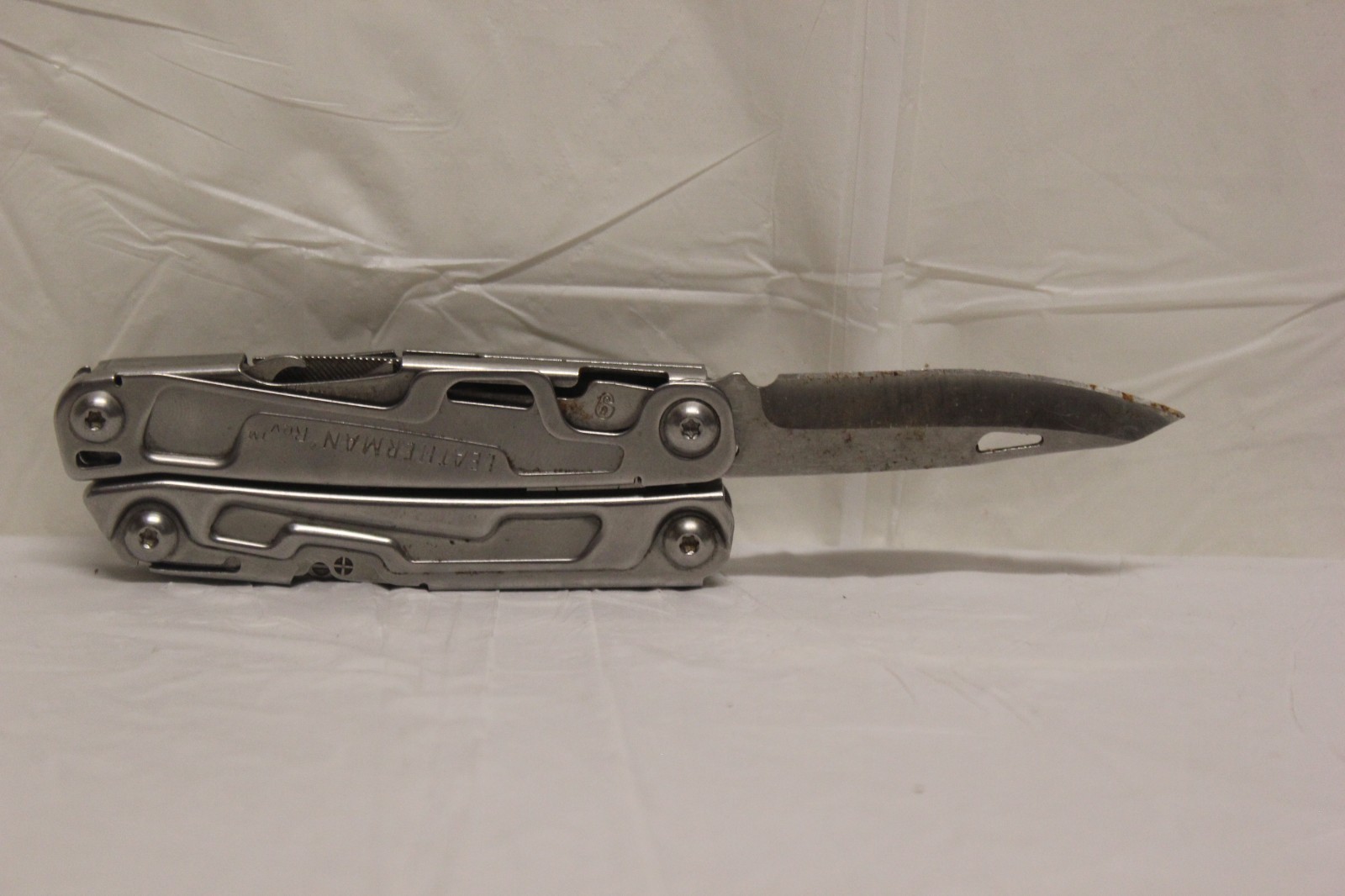 Leatherman Rev 3.8″ Multi-Tool, Stainless E2B1