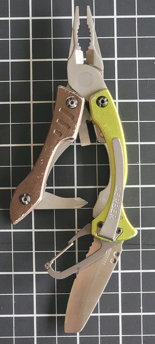 Gerber (3x) CRUCIAL Multi-Tools (1x Green, 2x Brown)