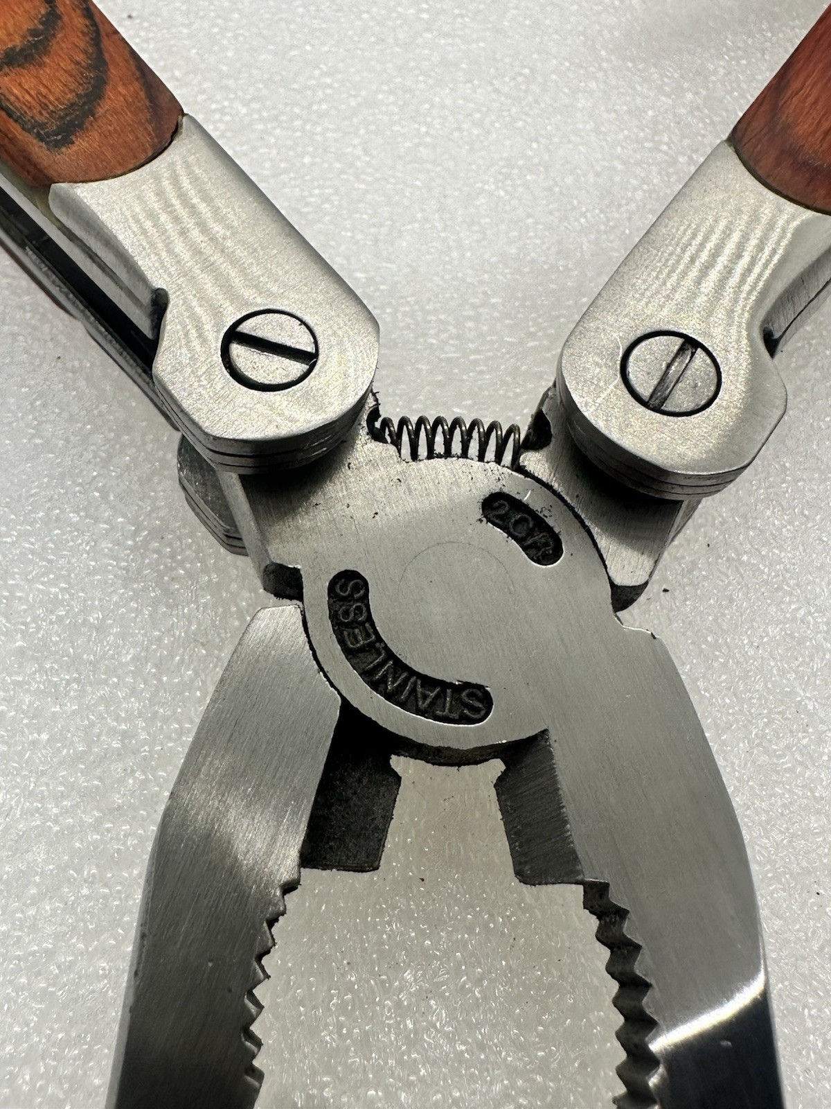 Winchester Wood Inlay Butterfly Opening 12 In 1 Multitool W/ Sheath & Bit Set