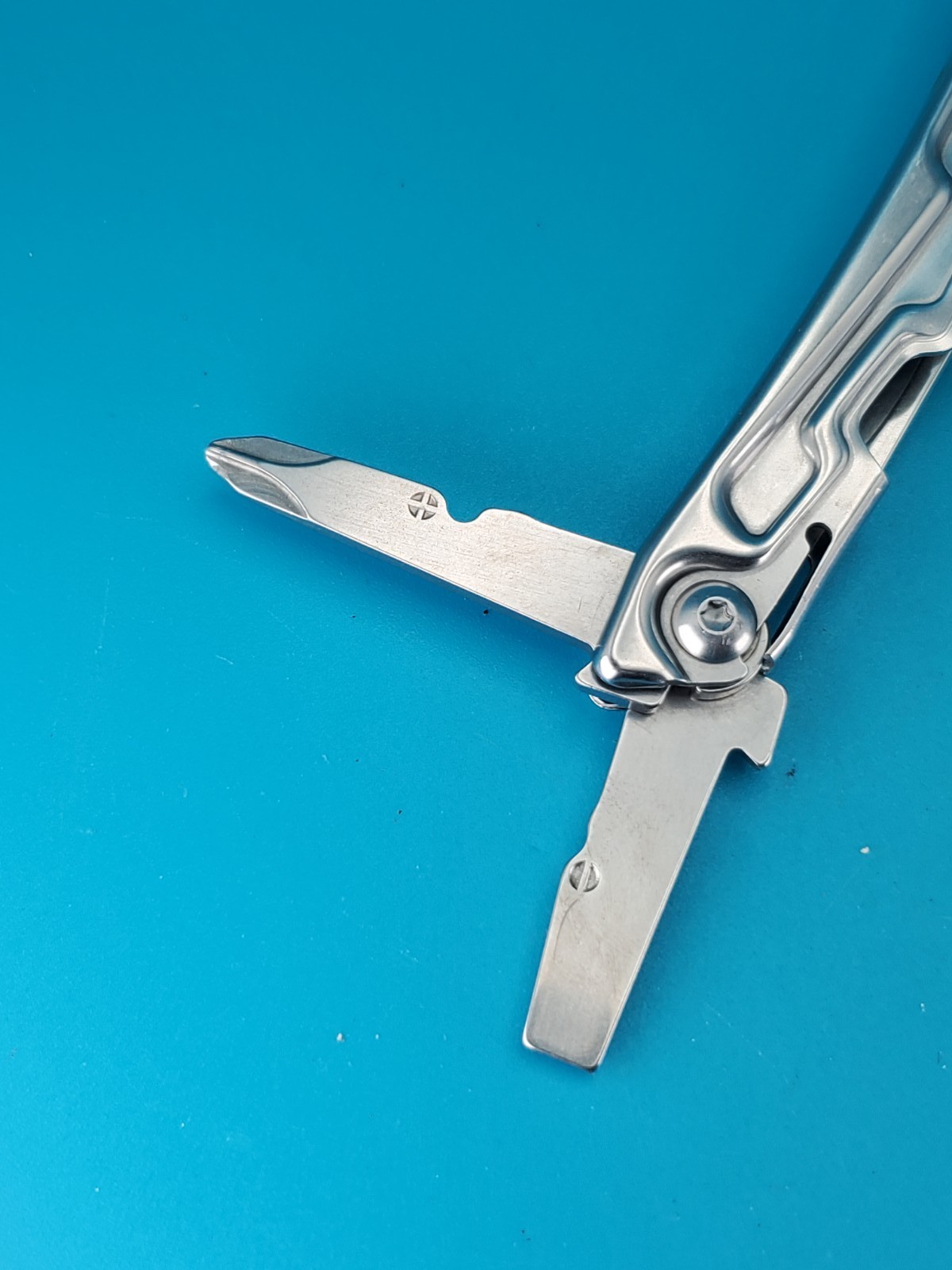 Leatherman Rev 3.8″ Multi-Tool, Stainless! *SOME RUST ON ITEM*