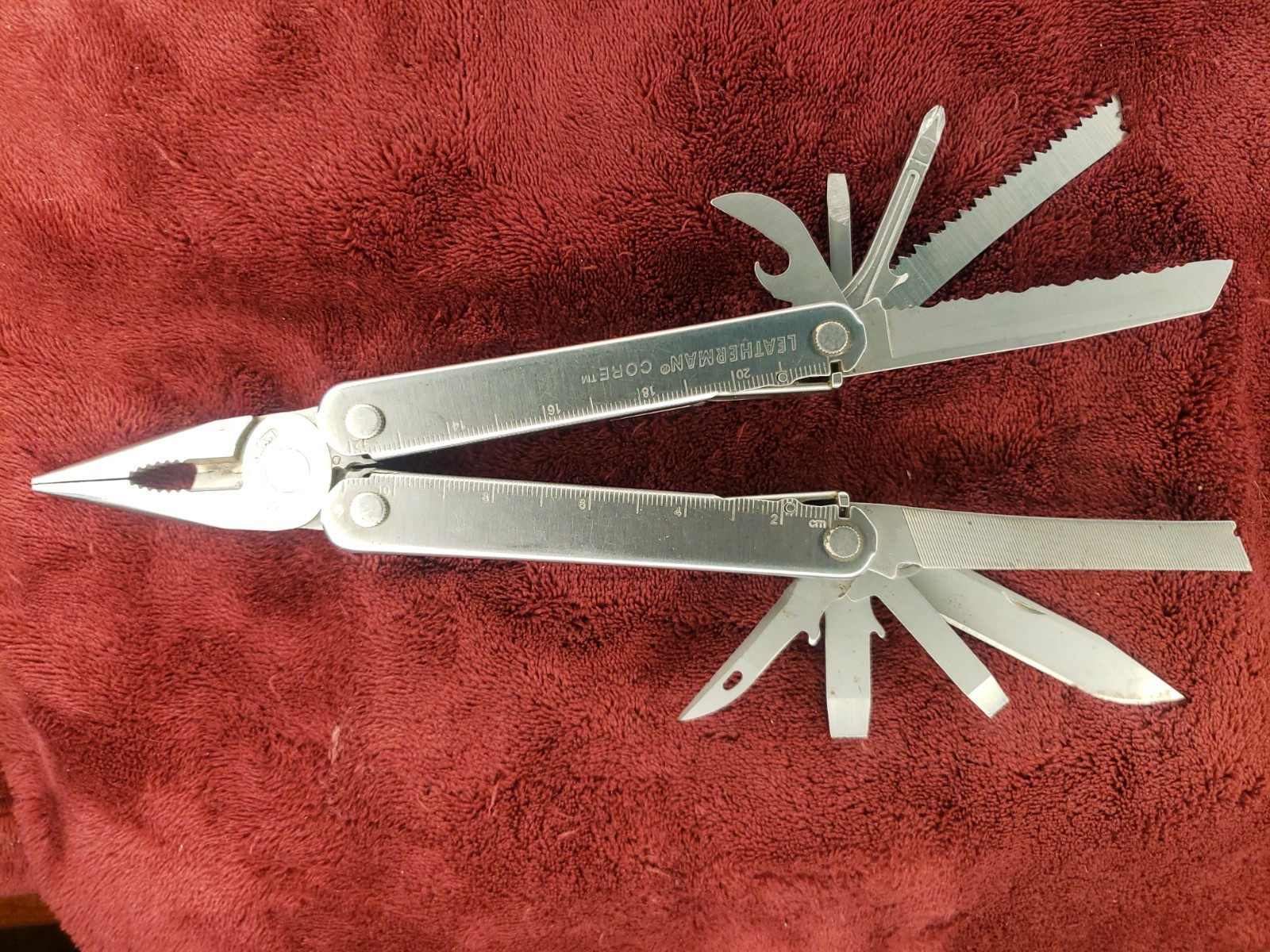 🔪 Leatherman Core Multi Tool