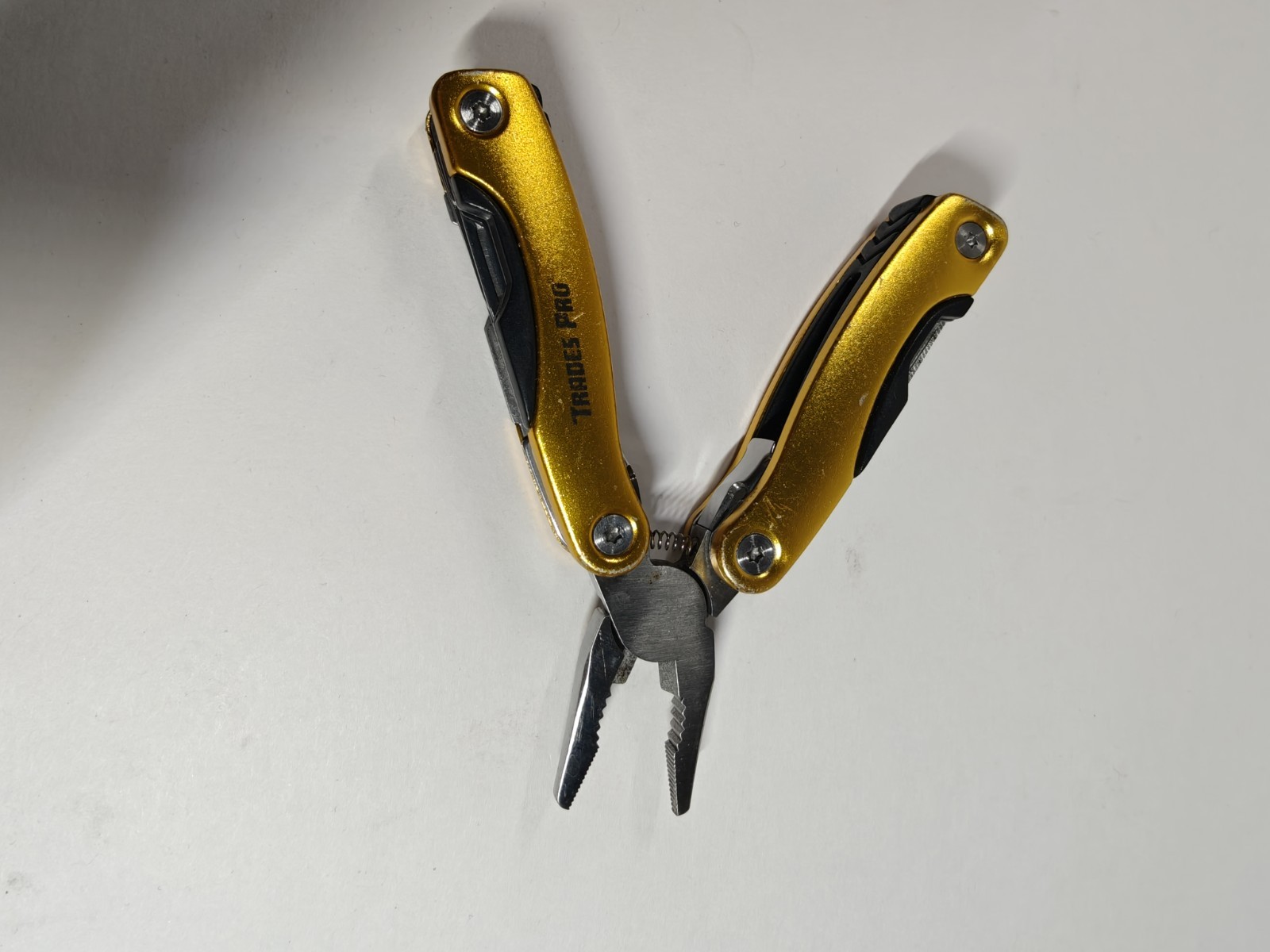 Smith’s & Trades Pro Multi Tool Lot of 2 – Pliers Knife Screwdriver EDC