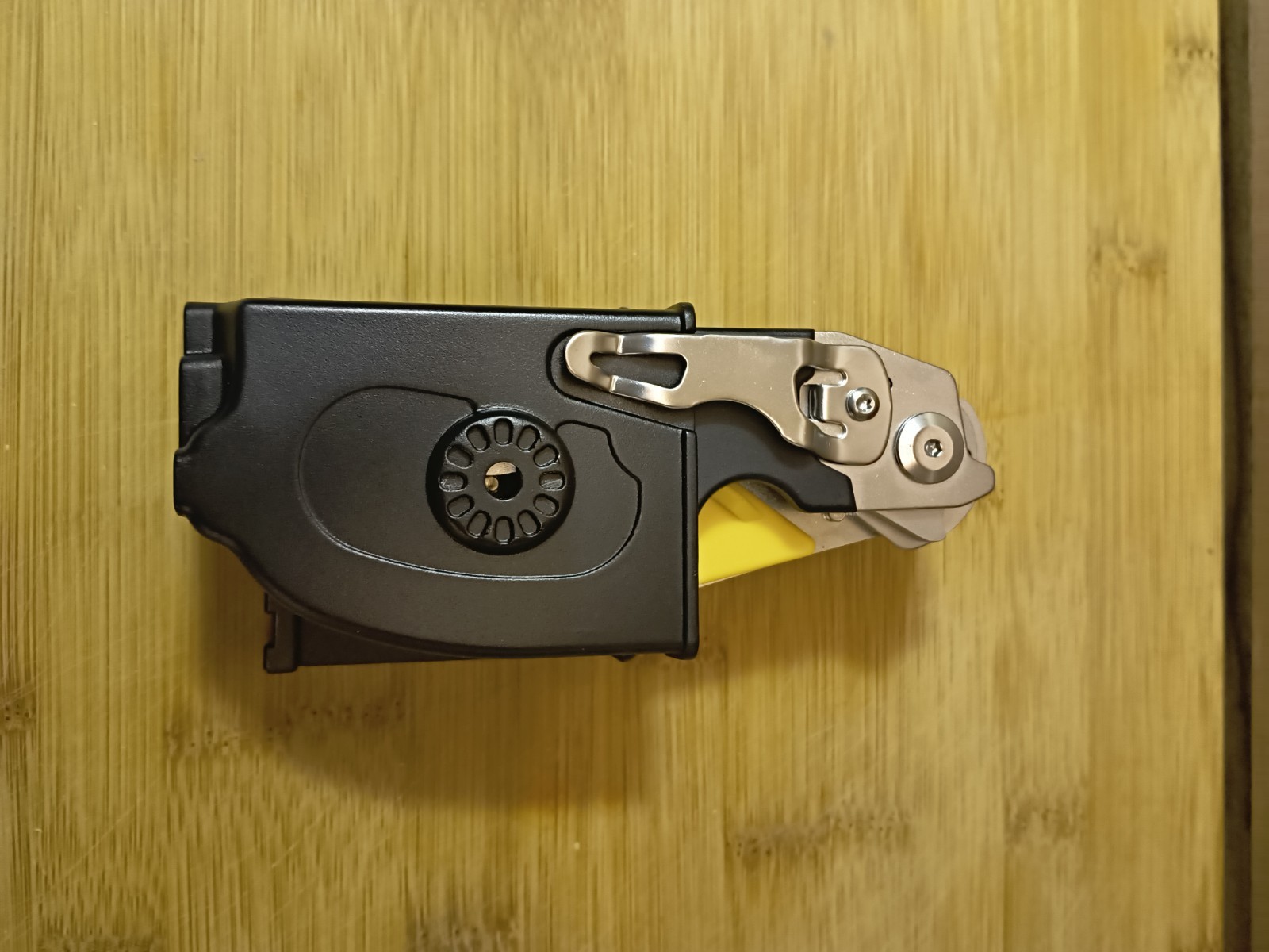 6 In 1 Trauma Shears Multi Tool Compared To Raptor Black/Yellow Carry Case Clip