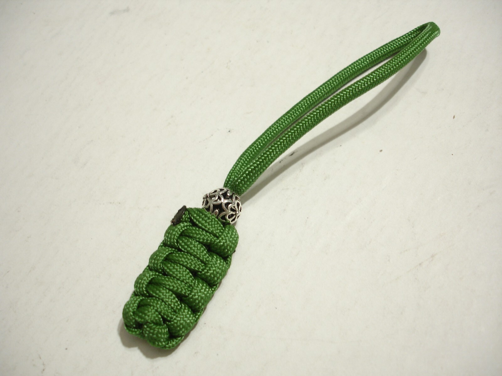 GREEN 550 PARACORD SILVERTONE METAL BEAD KEY CHAIN / KNIFE LANYARD USA MADE NEW