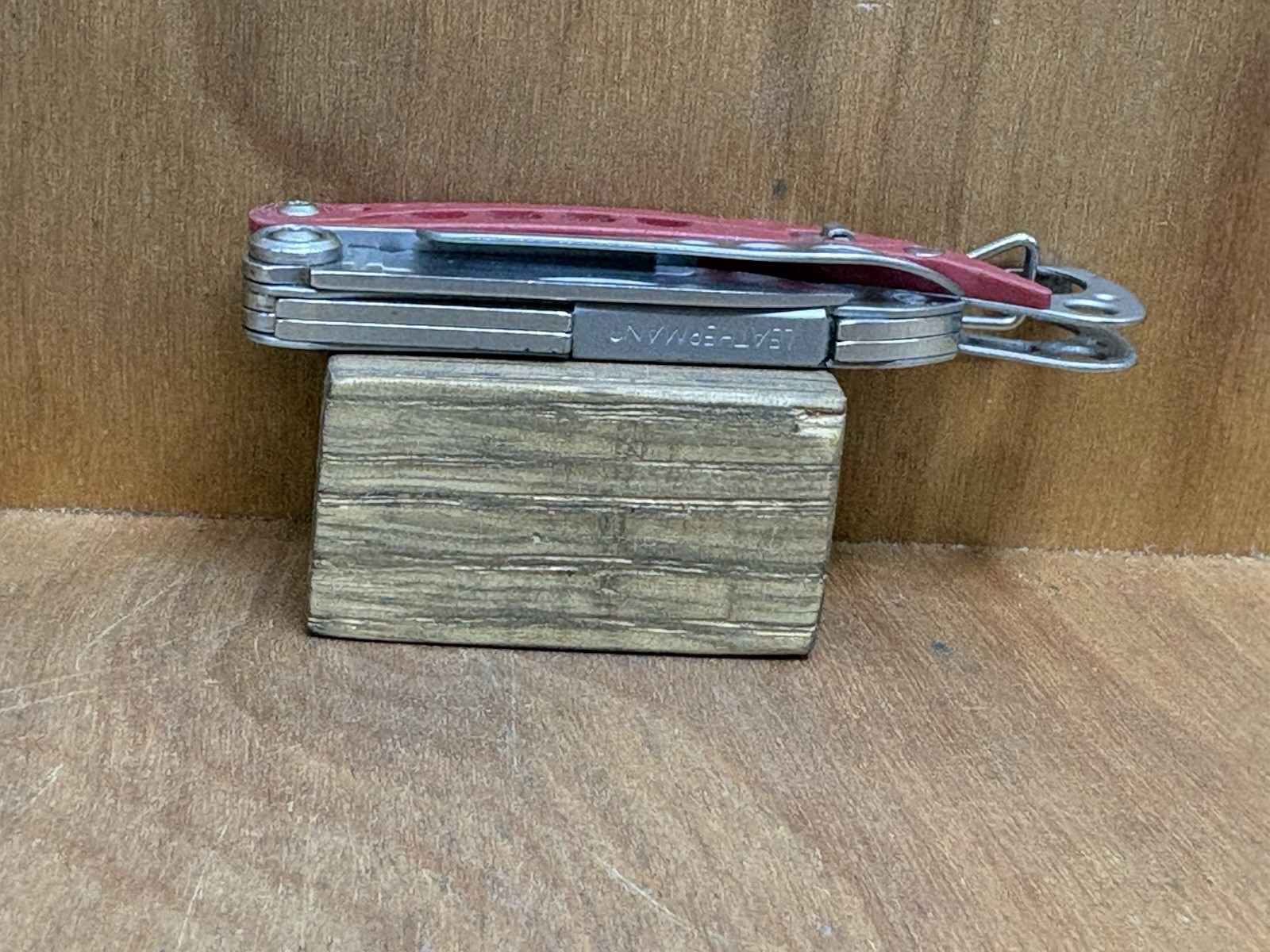 LEATHERMAN STYLE CS Red Multi-Tool Knife File Tweezer Carabiner NEAR MINT!