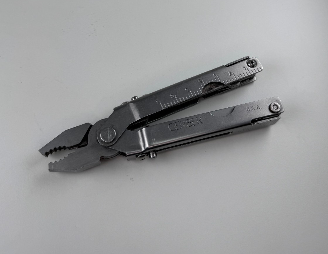 Gerber MP600 Utility Multi-Tool Needle Nose Bluntnose Pliers USA Grey Silver