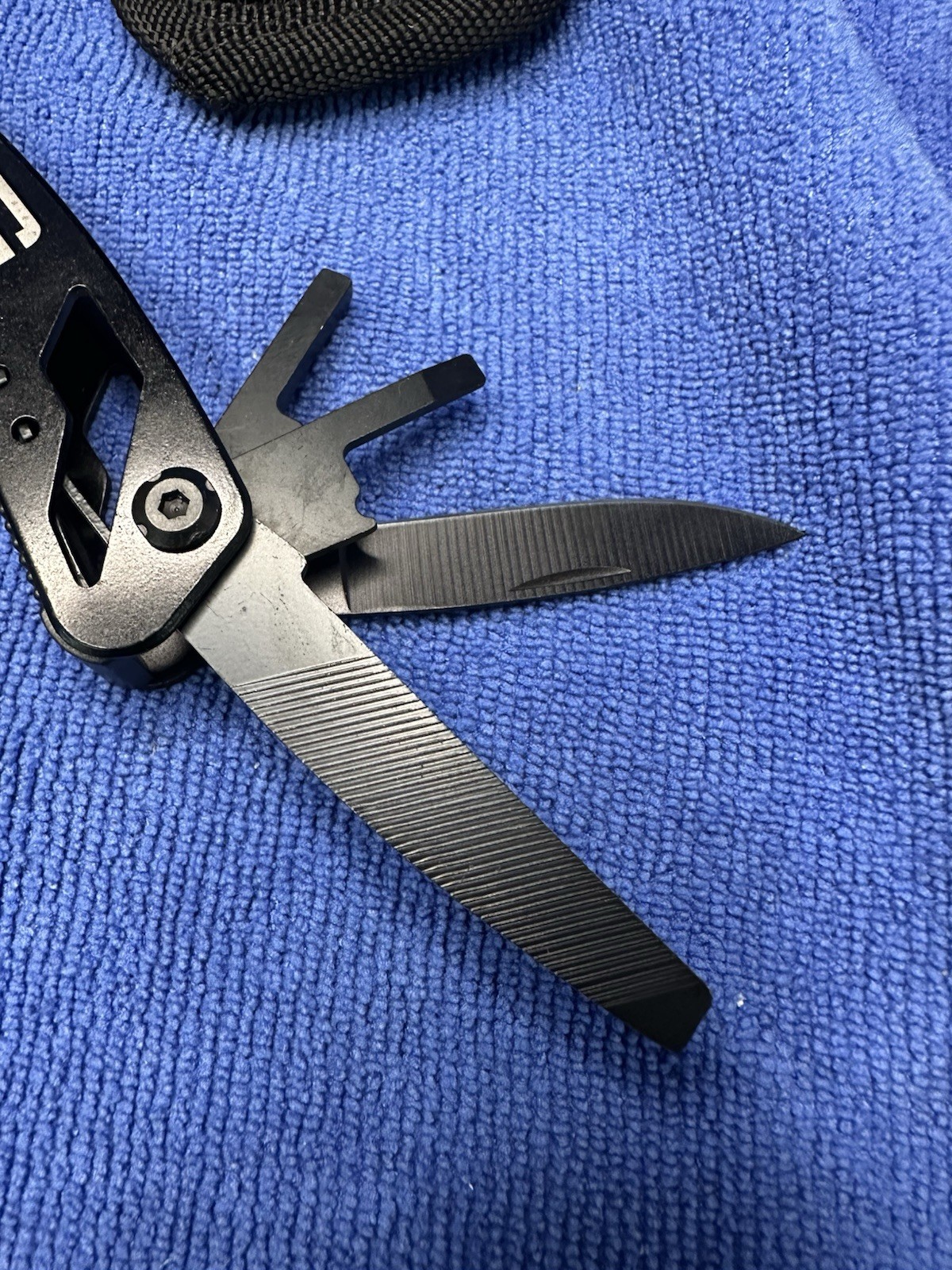 Bear Grylls Gerber Multi Tool Brand New w/ Pocket Guide And Bits