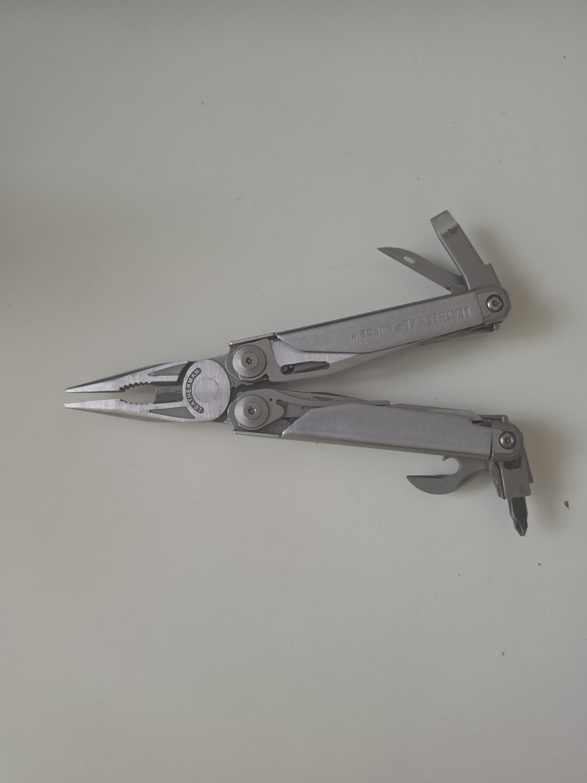 LEATHERMAN SURGE 19-In-1 Heavy Duty Multitool Locking Blade Xchanger