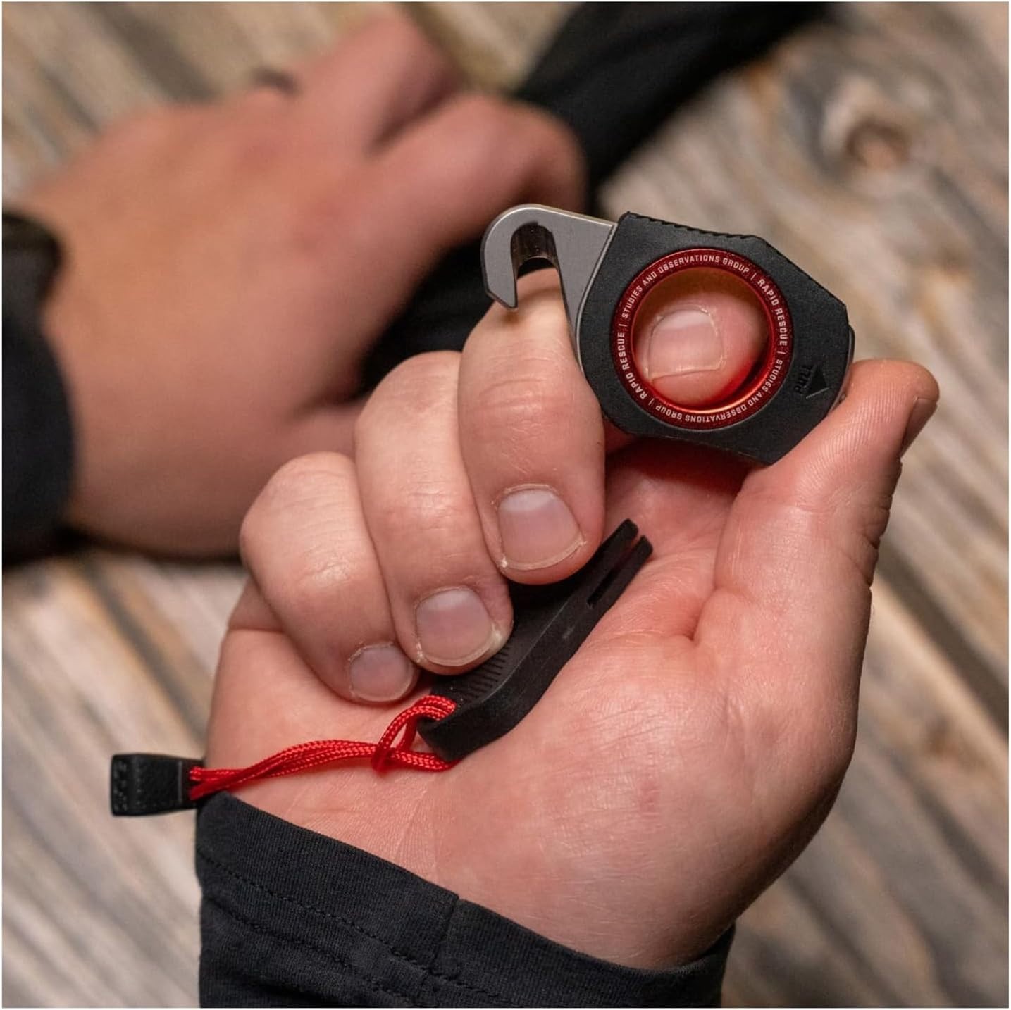 Durable Multi Tool with Seatbelt Cutter and Glass Breaker for Emergencies