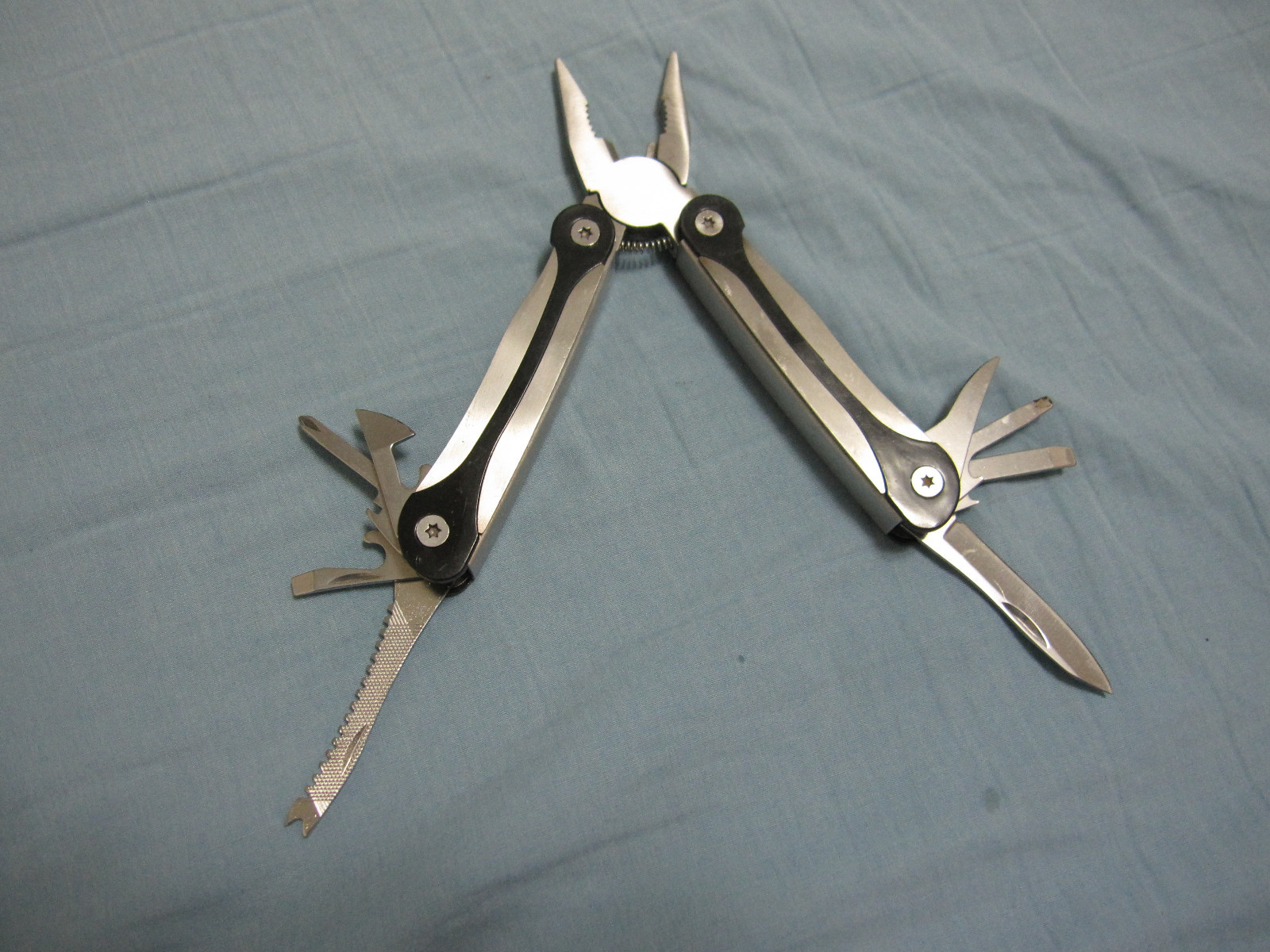 Multi Tool Folding Pocket Knife