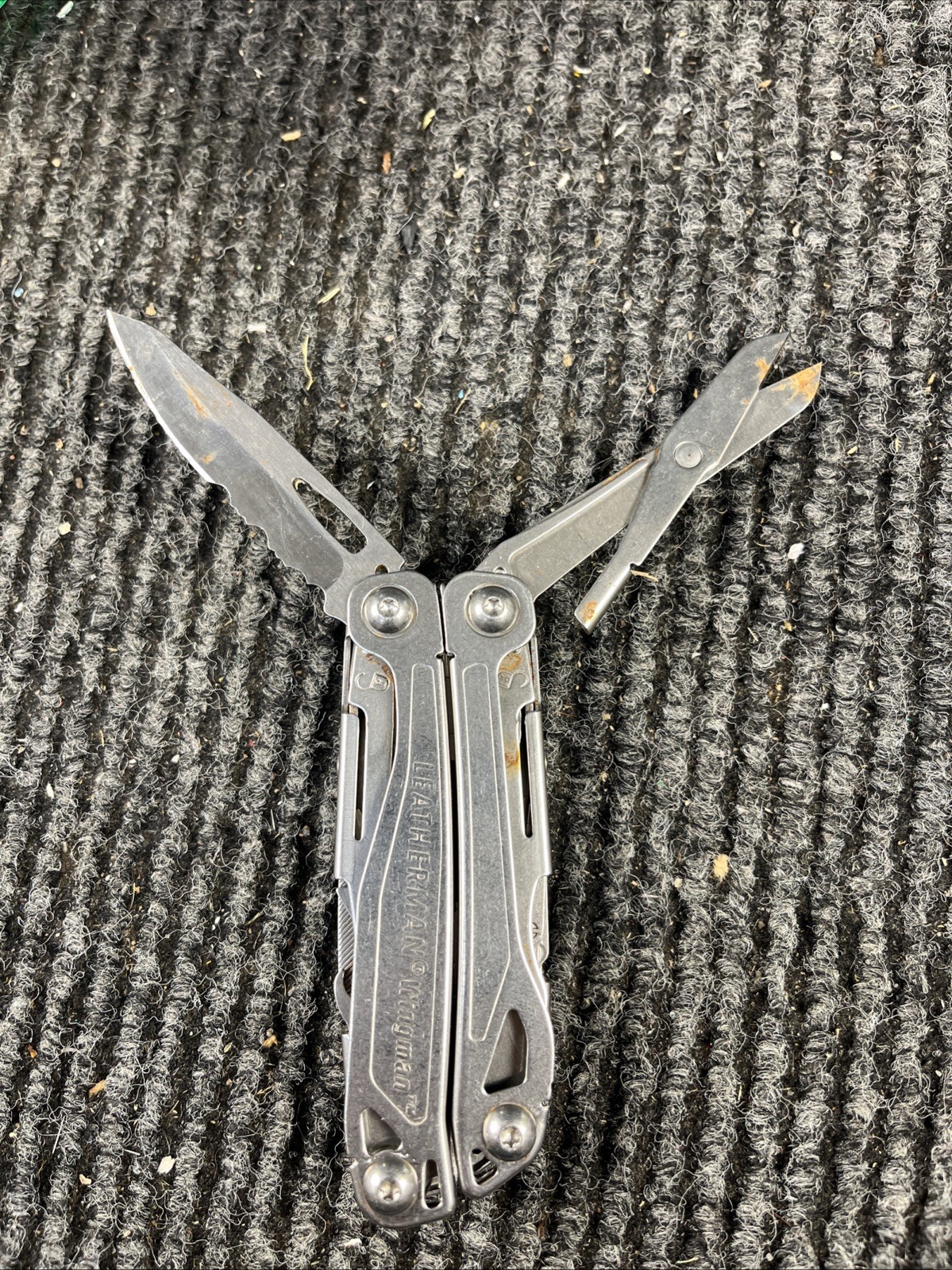 Leatherman Wingman Multitool with 14 tools Needle Nose pliers, wire cutter (034)