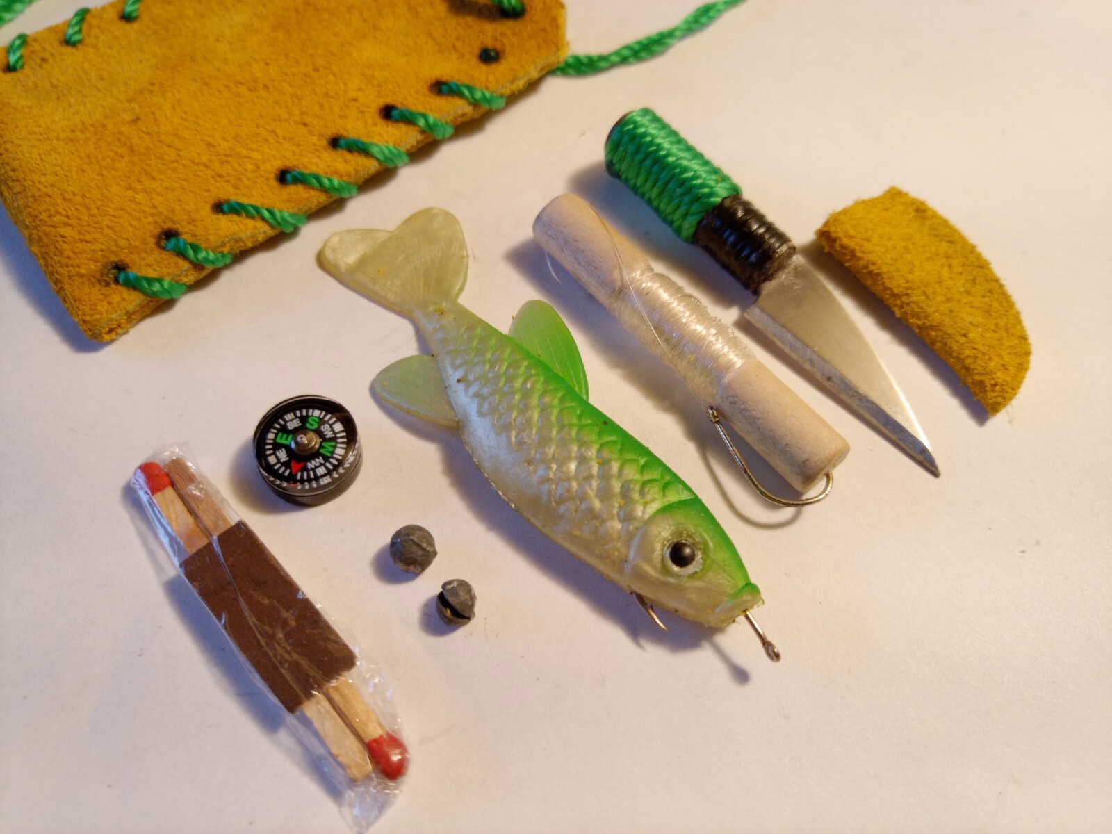 EDC Minimalist Survival Necklace Pouch Mini Knife Fishing Kit Compass Matches