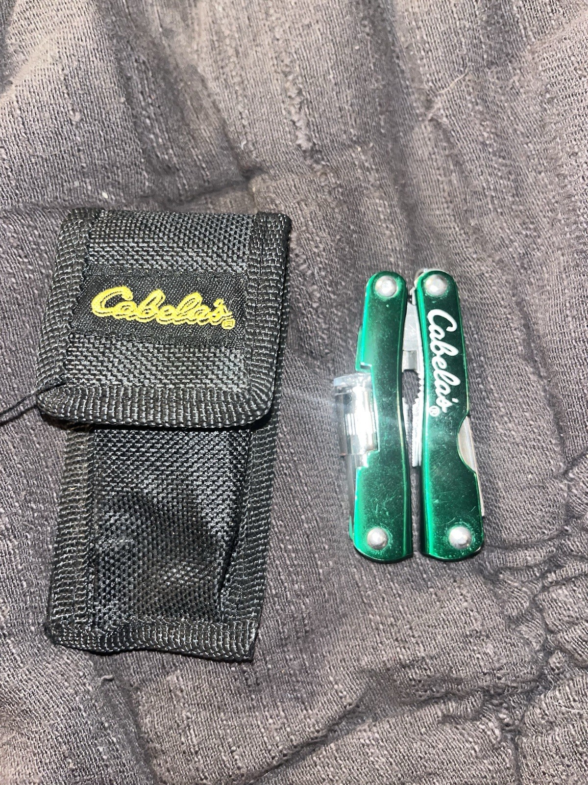Cabelas Green Multitool w/flash Light And Case