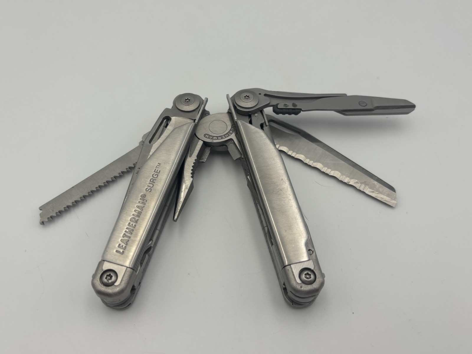 Leatherman Surge Multi-Tool Stainless Steel – Excellent Condition