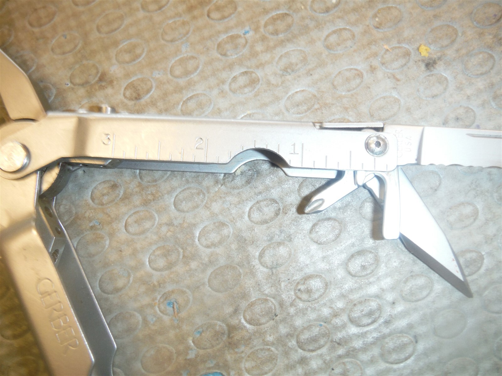 Gerber USA Stainless Steel Multi Tool Good condition light use 4-3/8 long * R211