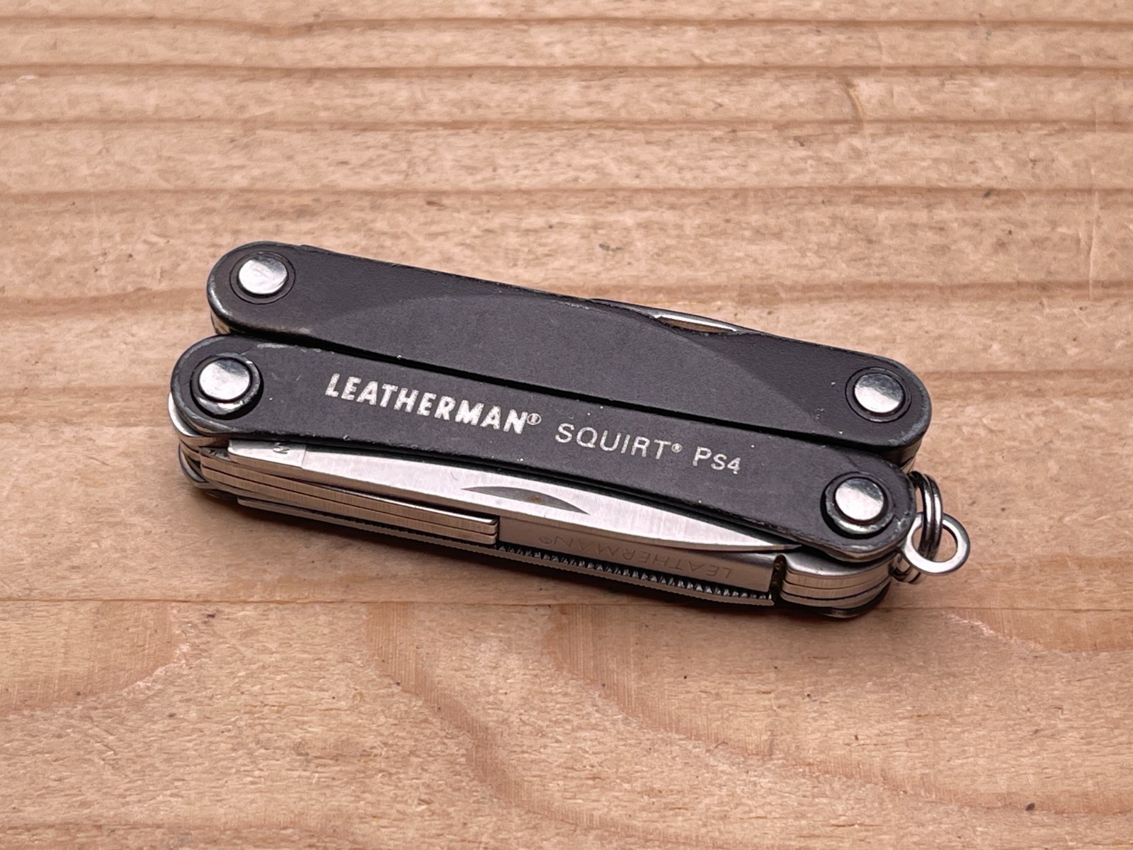 Leatherman Squirt PS4 Black Multi-tool Knife – Broken Scissors Spring – Retired