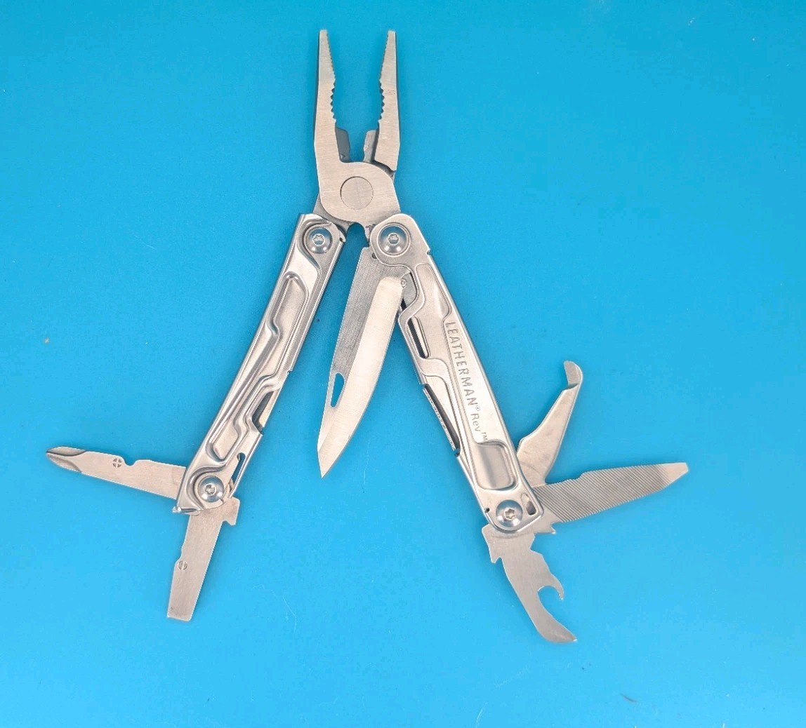 Leatherman Rev 3.8″ Multi-Tool, Stainless! *ATKINSON CONSTRUCTION*