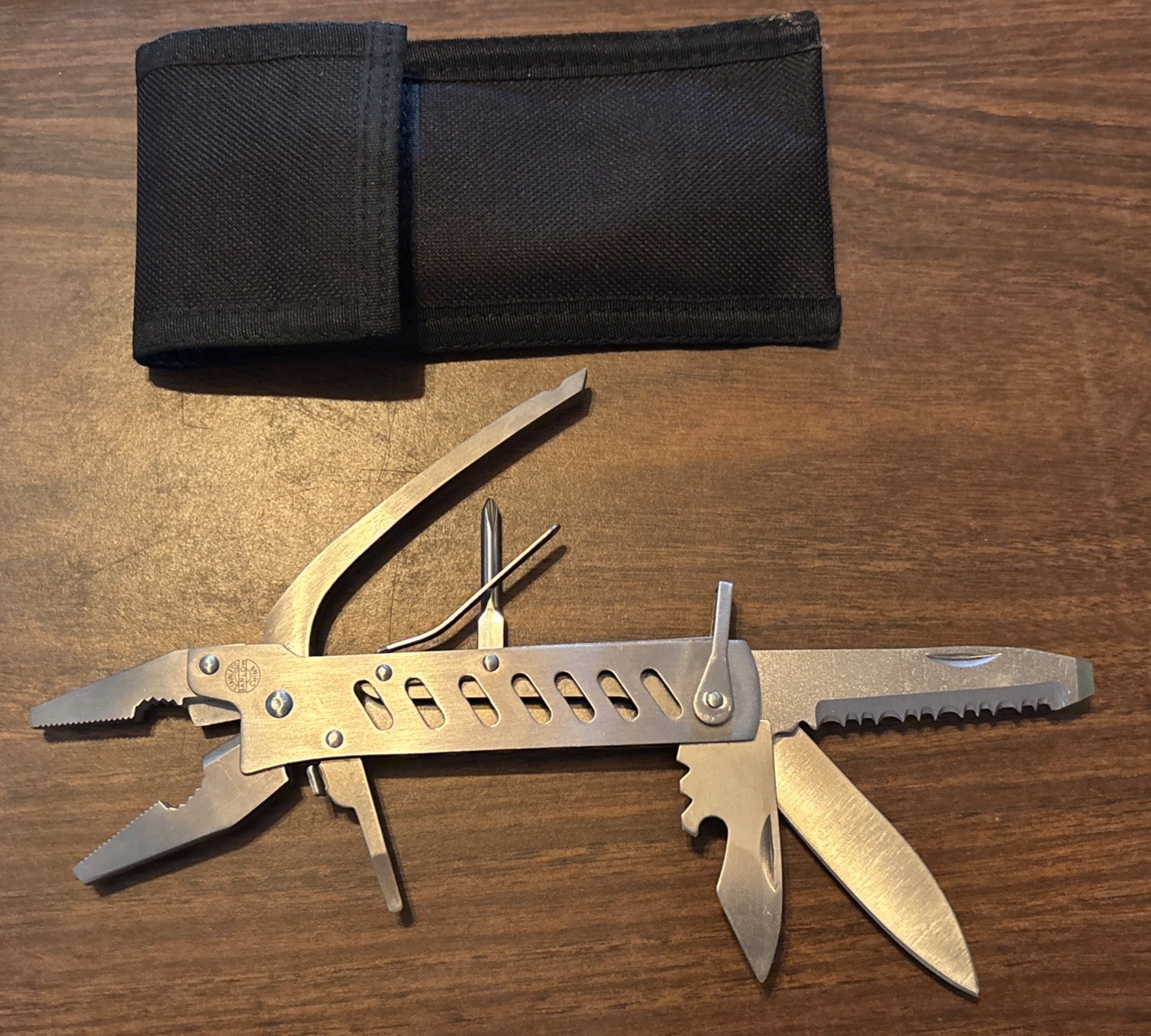 Barlow Stainless Steel Plier/ Knife Multi Tool With Nylon Case