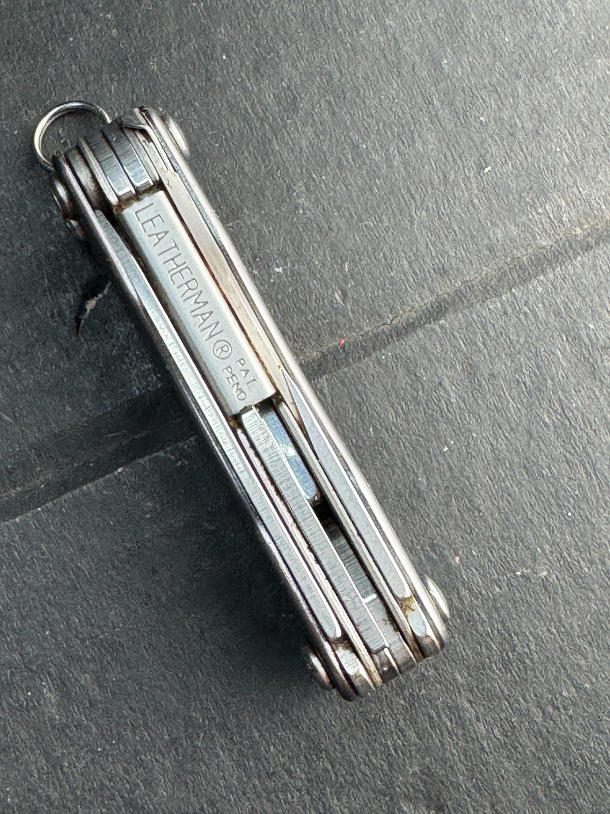 Leatherman Squirt S4 Stainless Steel Multitool Keychain – Gray