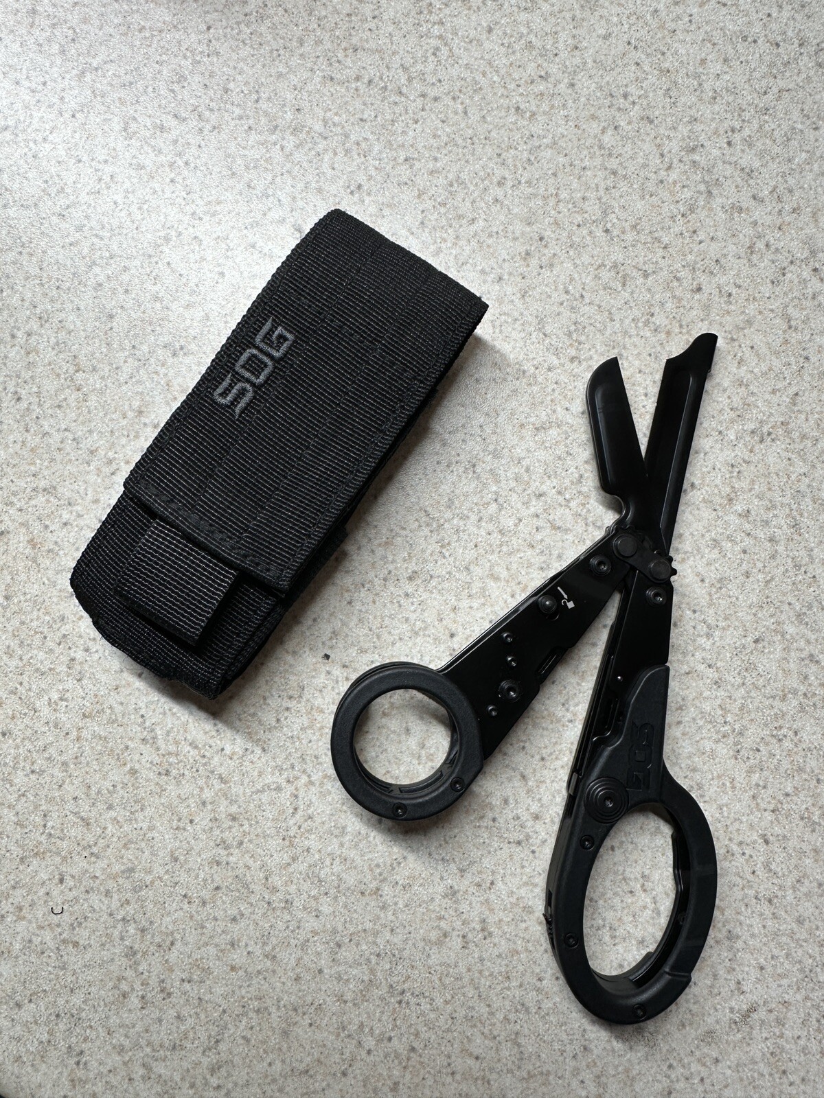 SOG ParaShears Medical/Rescue Scissors Multi-Tool with Sheath