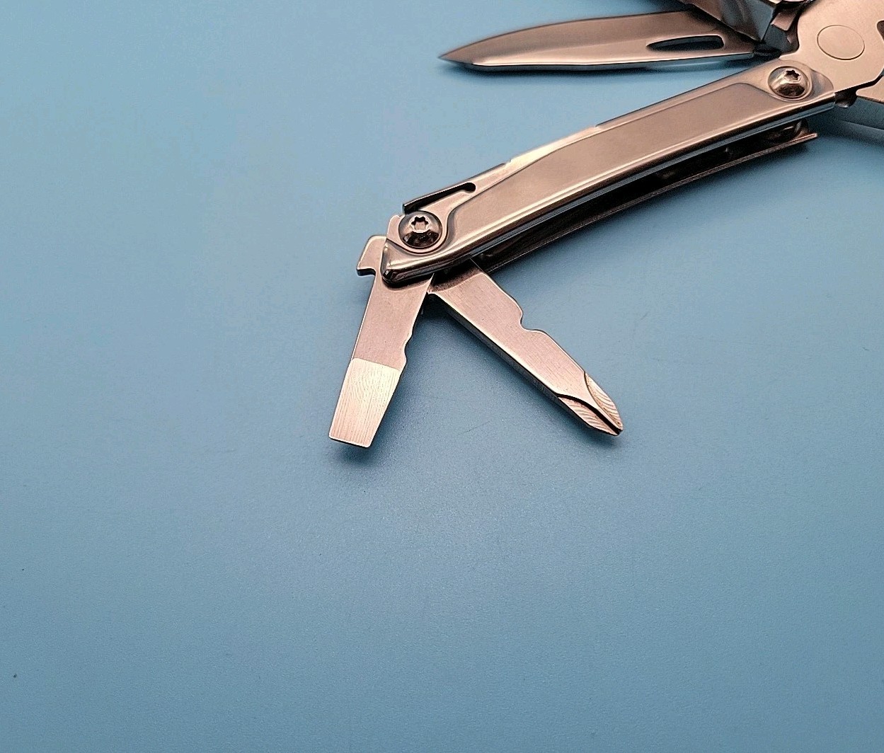Leatherman Bolster Multi-Tool – Pliers, Knife, File, Screwdrivers, Bottle Opener