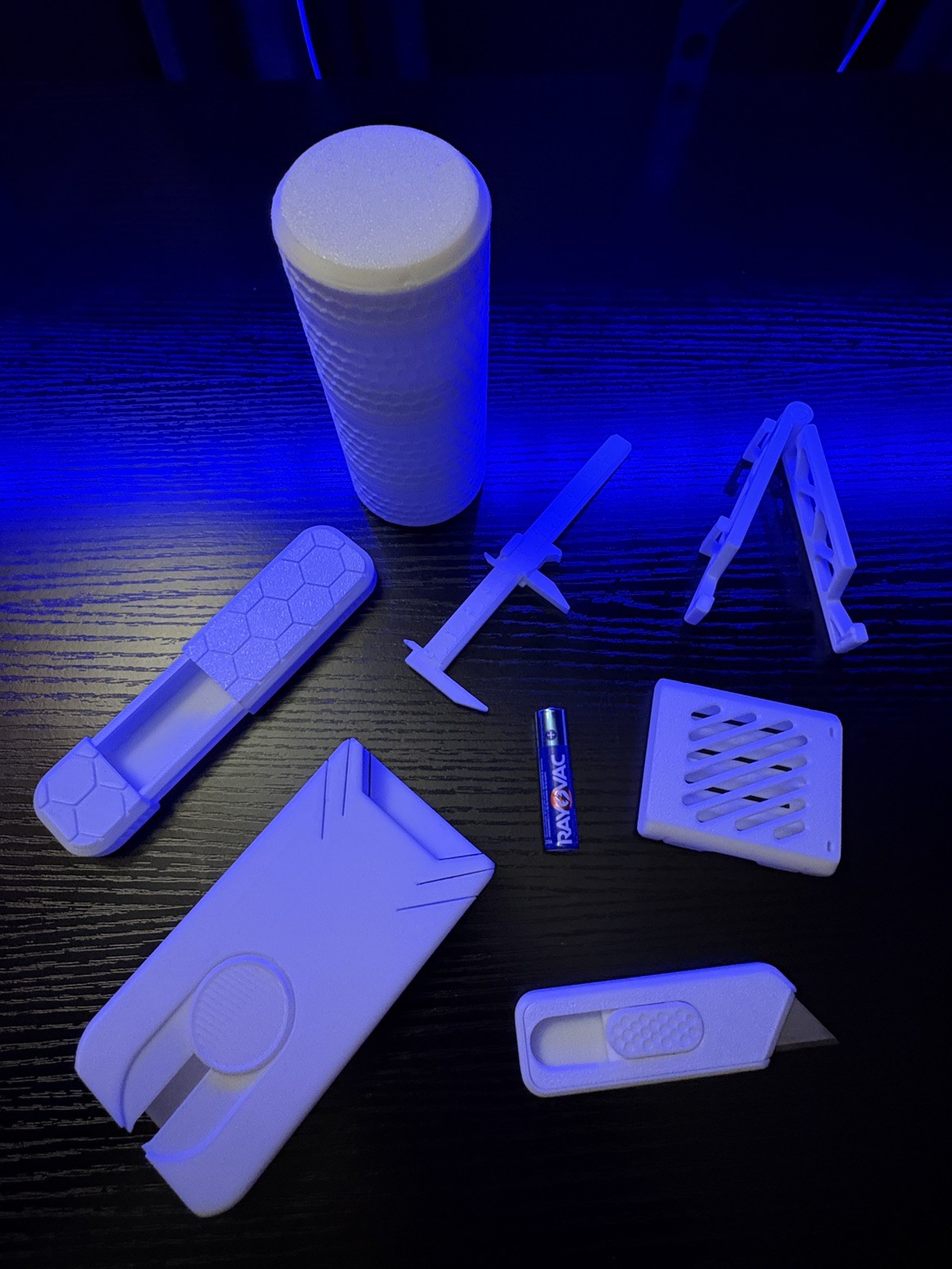 7 pc white 3-D printed PLA Every Day Carry samples, utilities and supplement kit
