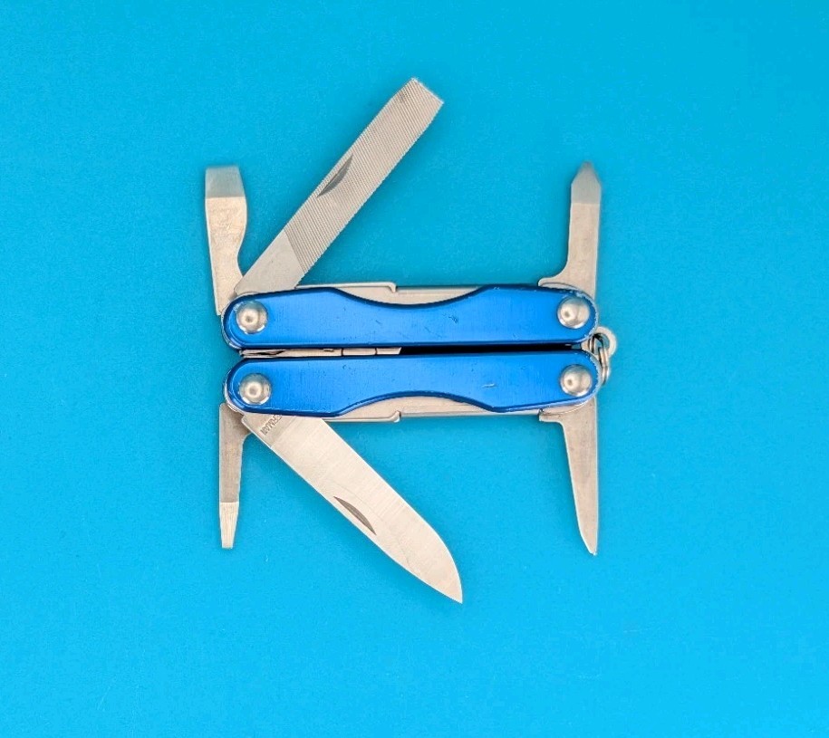 Leatherman Squirt P4 Multi-Tool, Key Ring, Retired, BLUE!
