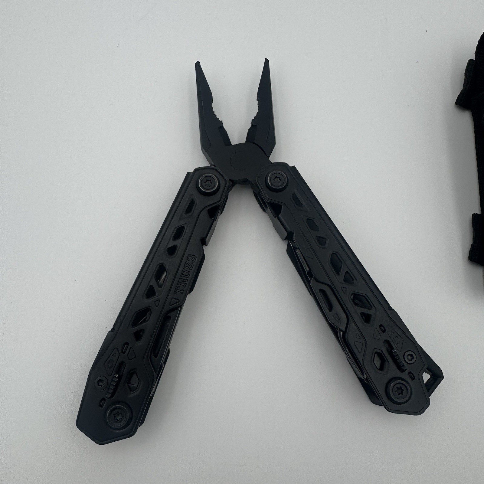 Gerber Truss Multitool Black with Multi-Position Sheath 30-001779